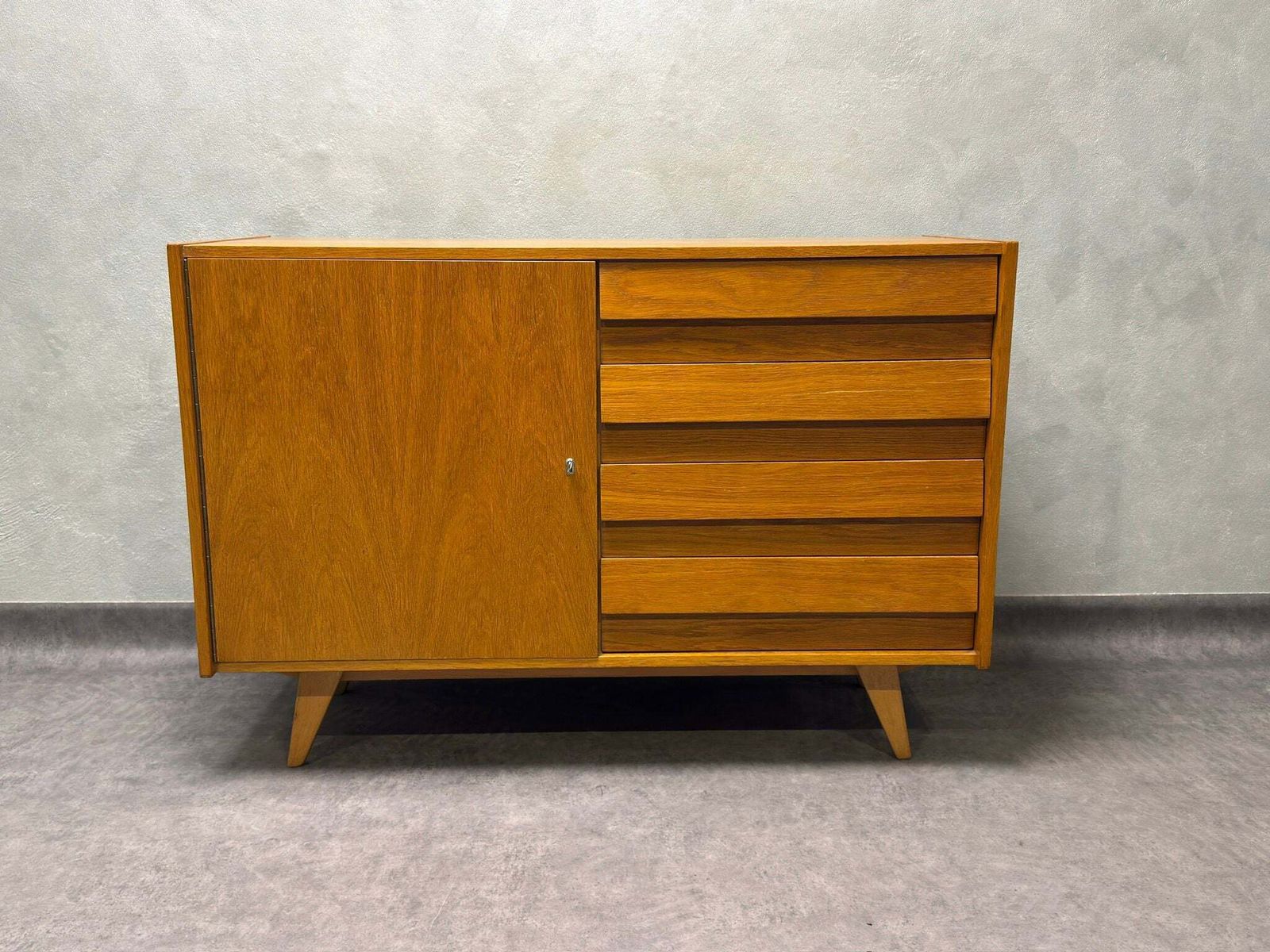 Dressoir U‑458, Tsjecho Slowakije, Jaren 1960 – Zeer Goede Staat photo buy