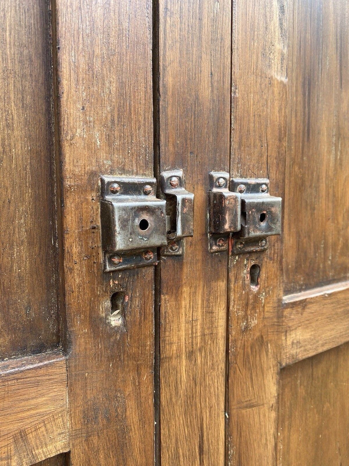photo vintage Rustic Large Antique Vintage Early 1900’s Pine And Ply School Cupboard