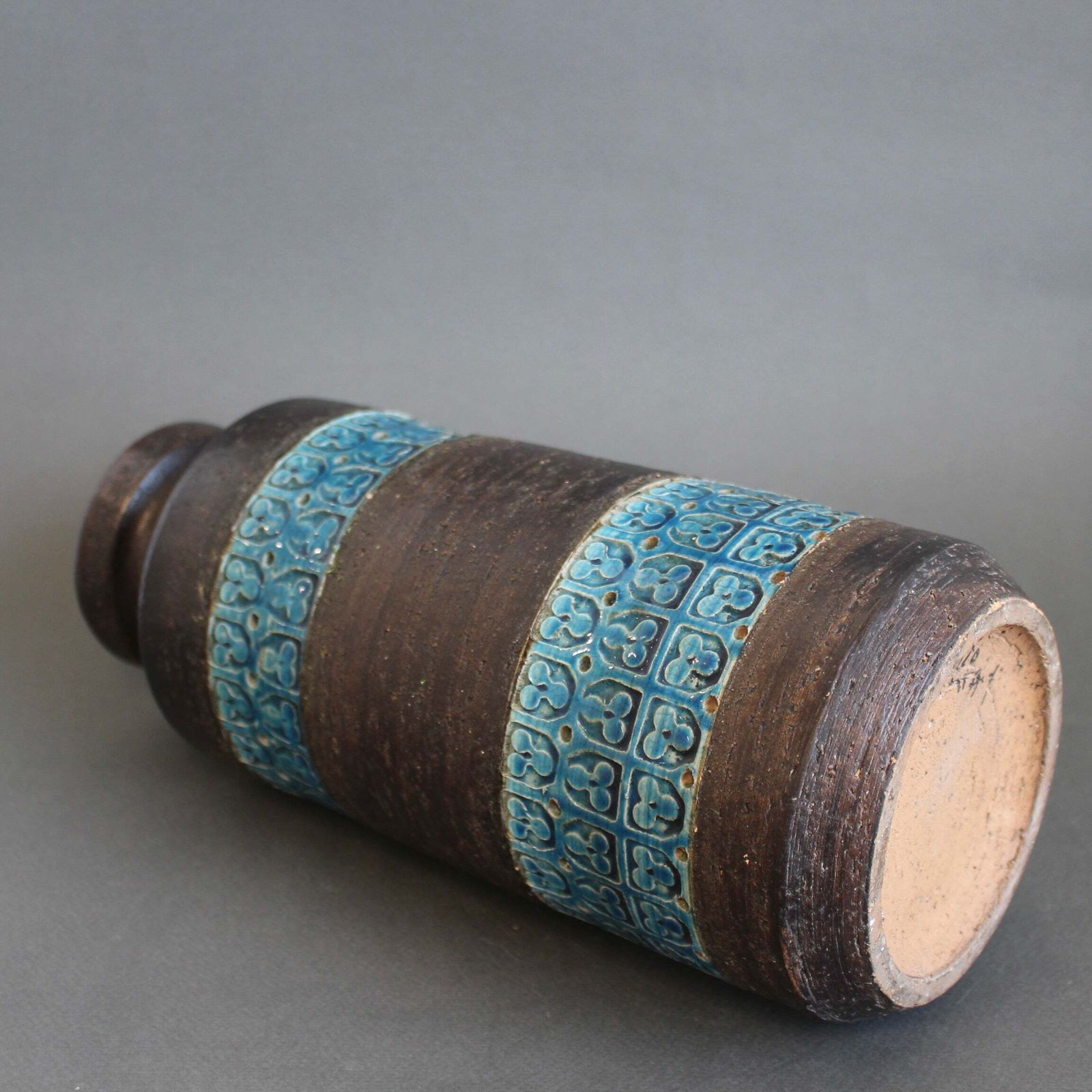 photo buy Mid Century Italian Ceramic Trifoglio Range Vase By Aldo Londi For Bitossi (1964)