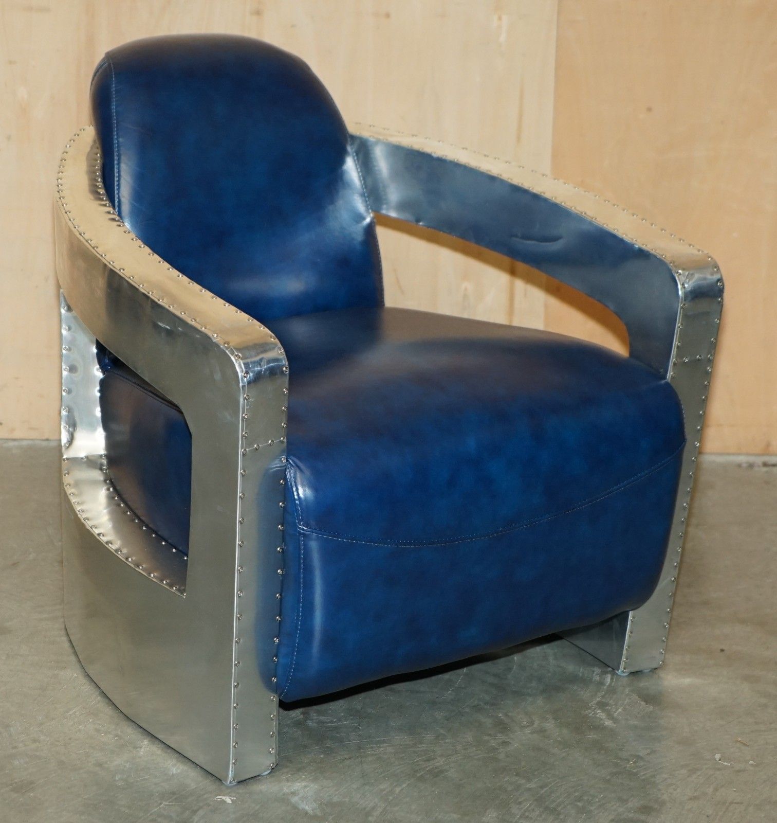 photo vinterior Fine Pair Of Napoleonic Blue Leather Polished Aluminium Aviator Rocket Armchairs