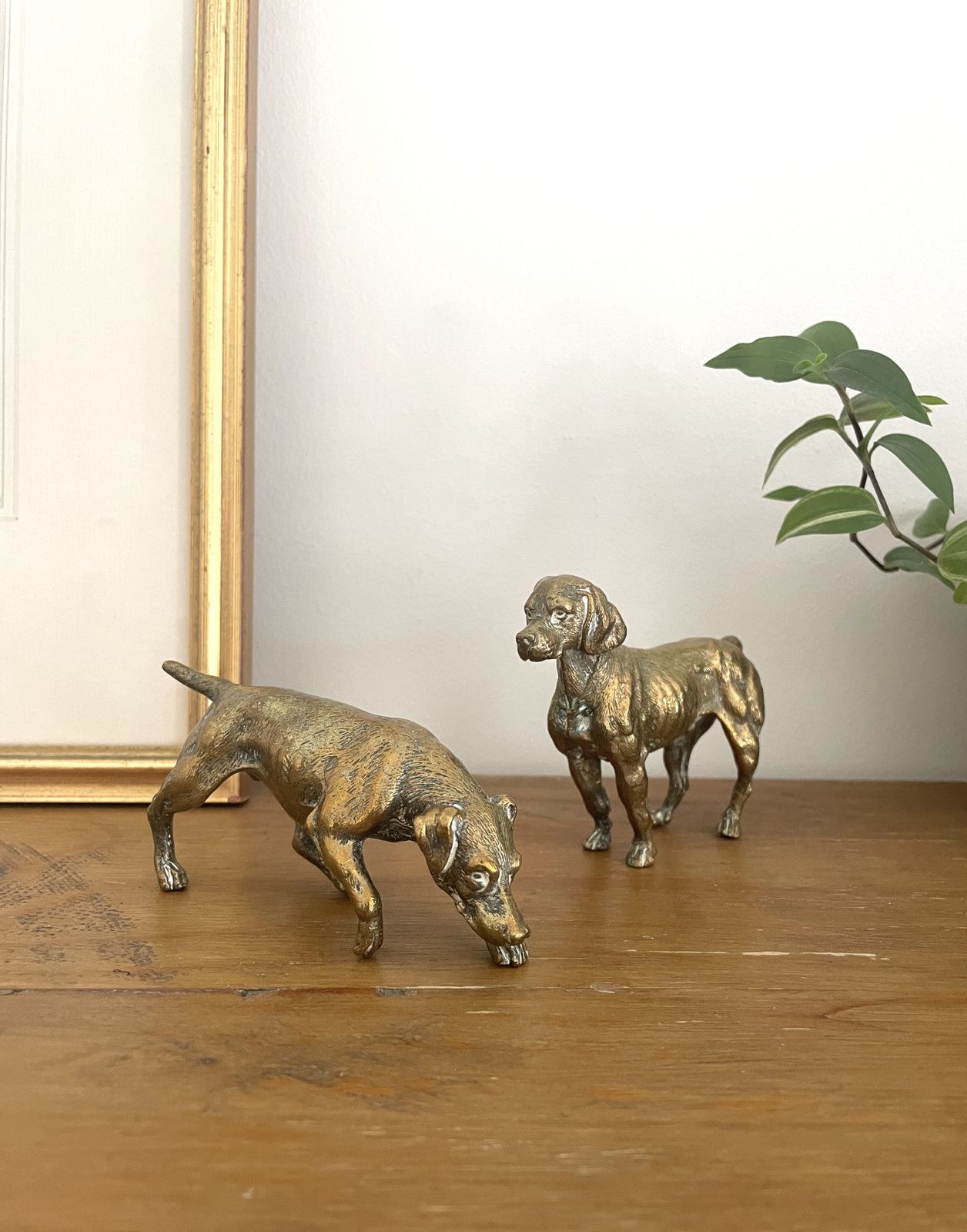 photo furniture Set Of Two Antique Bronze Hunting Dog Statues, Detailed Pointer/Spaniel Dog Heavy Metal Sculpture Ornaments