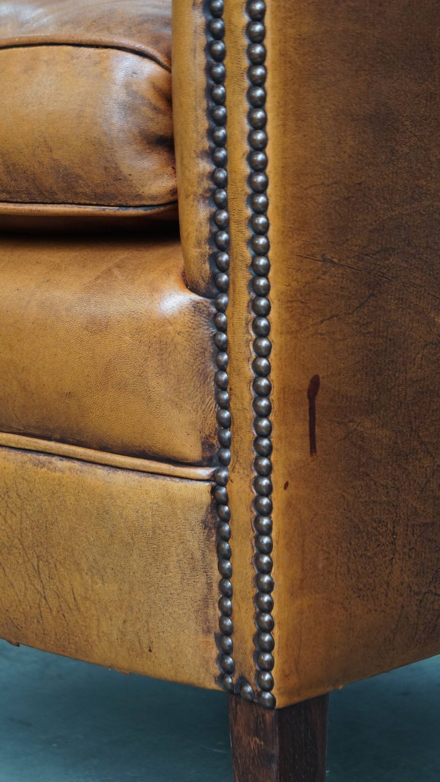 photo vinterior Mooie, Comfortabele Schapenvacht Club Fauteuil In Goede Staat Met Een Mooie Patina.