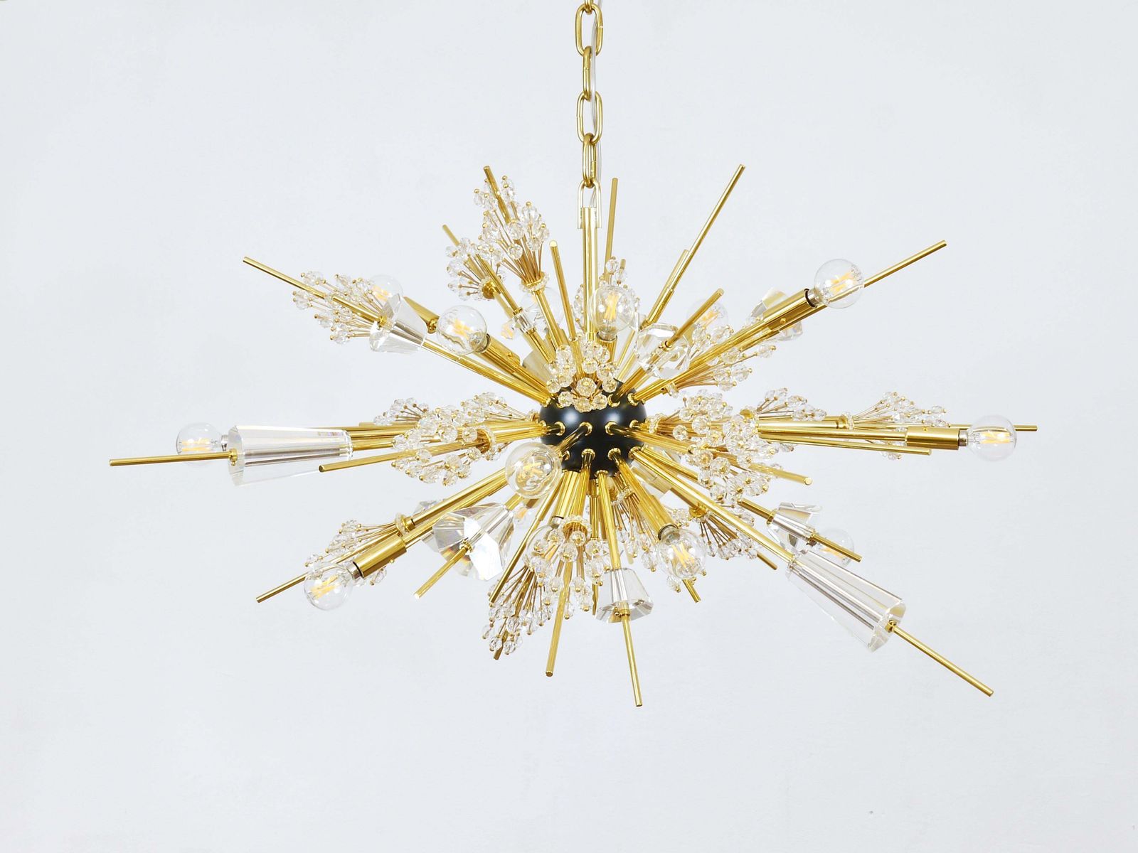 photo vintage Huge J.L. Lobmeyr Metropolitan Opera Sputnik Crystal Brass Met Chandelier Vienna