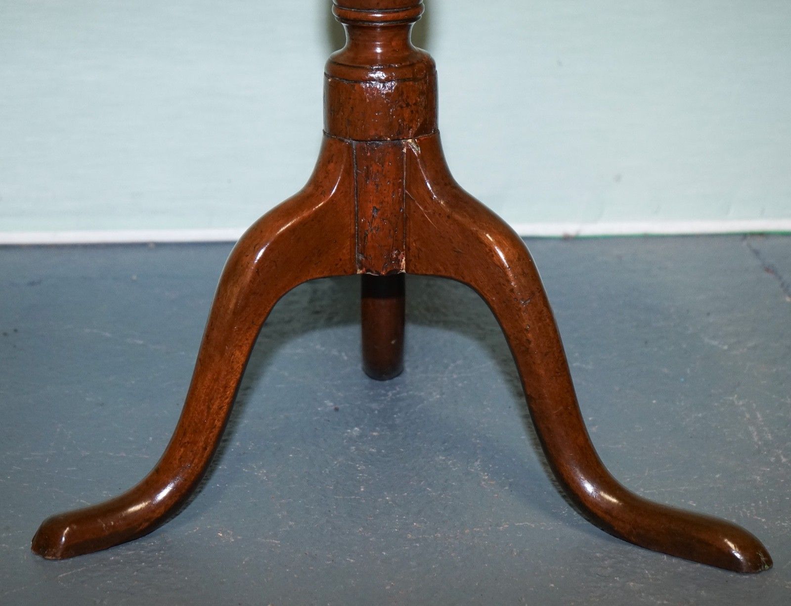 Victorian Hardwood Tilt Top Tripod Table Round Side Or Wine Table photo vinterior