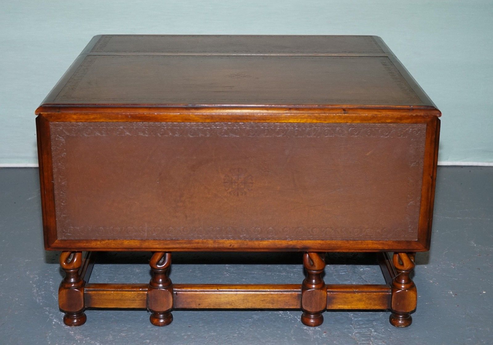 photo vinterior Elegant Theodore Alexander Drop Leaf Barley Twist Table With Leather Top