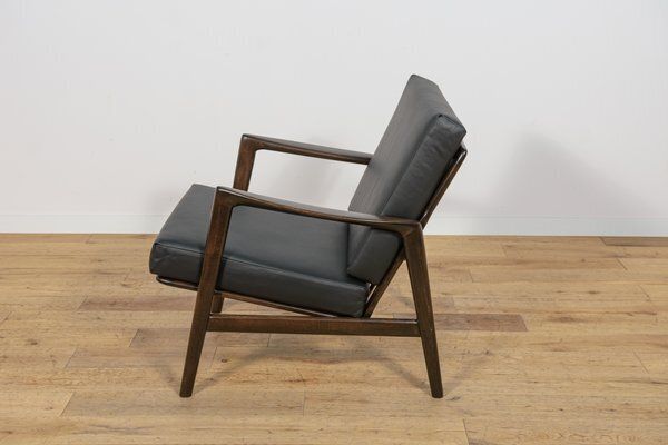 Model 300 139 Lounge Chair From Swarzędz Furniture Factory, Poland, 1960s photo 935.0