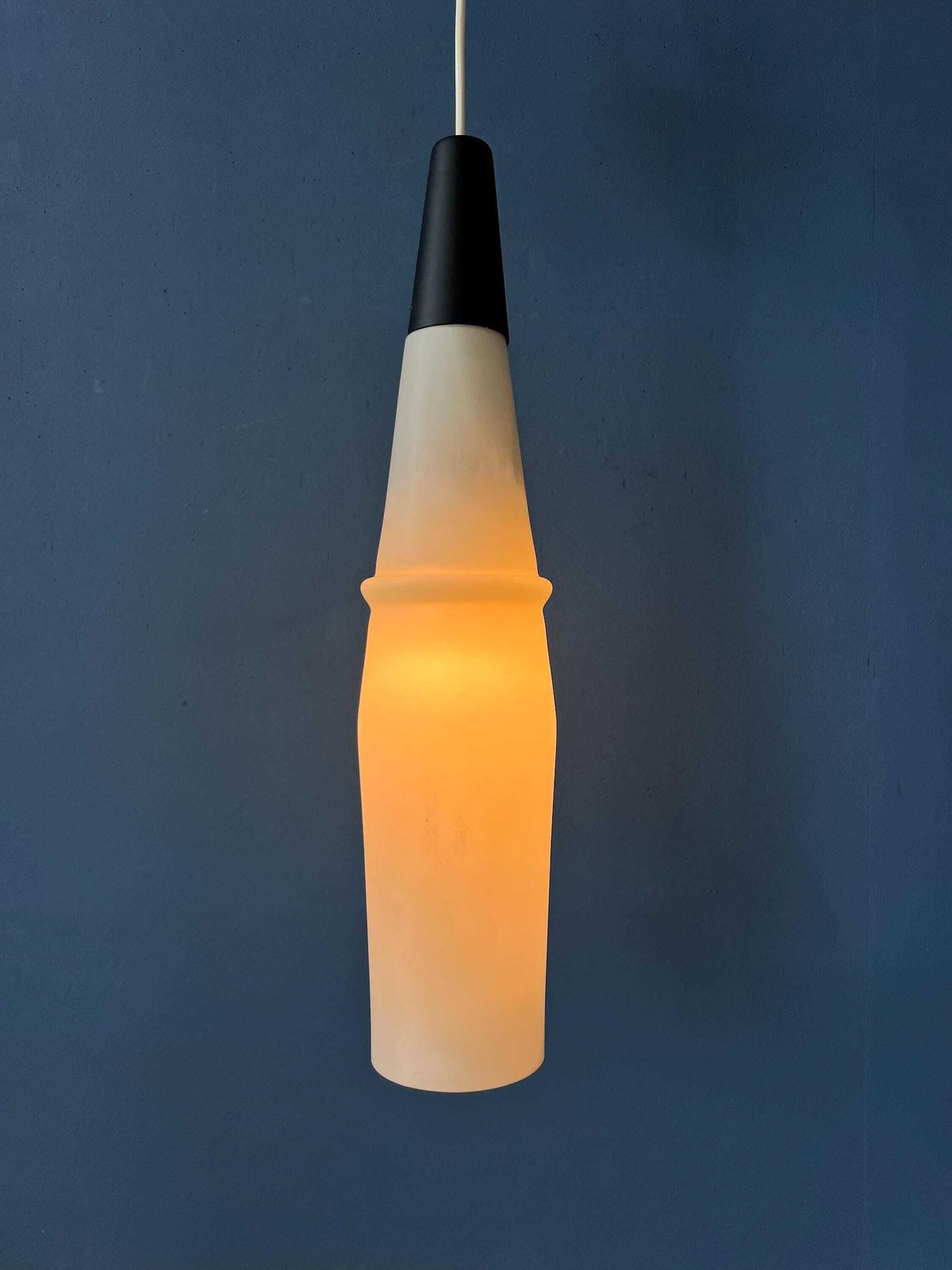 Lange Mid Century Opaline Glazen Hanglamp photo Verlichting