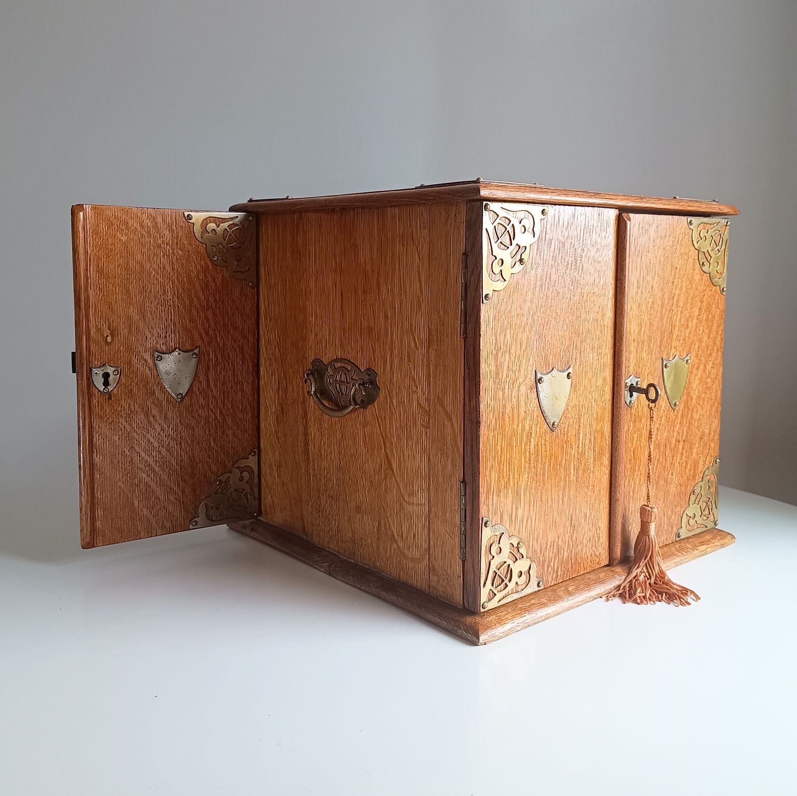 Rare Antique English Quarter Sawn Oak Gentlemans Smokers Cabinet Humidor With Hidden Whisky Compartment photo Furniture