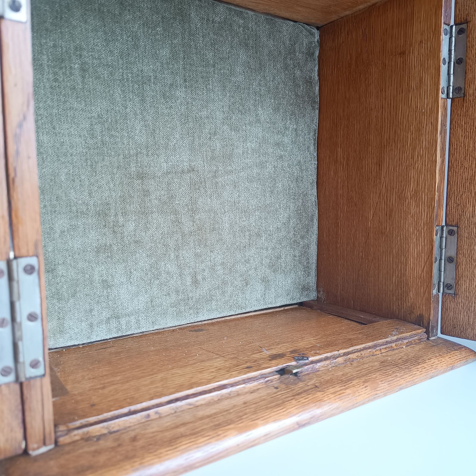 Rare Antique English Quarter Sawn Oak Gentlemans Smokers Cabinet Humidor With Hidden Whisky Compartment photo vinterior