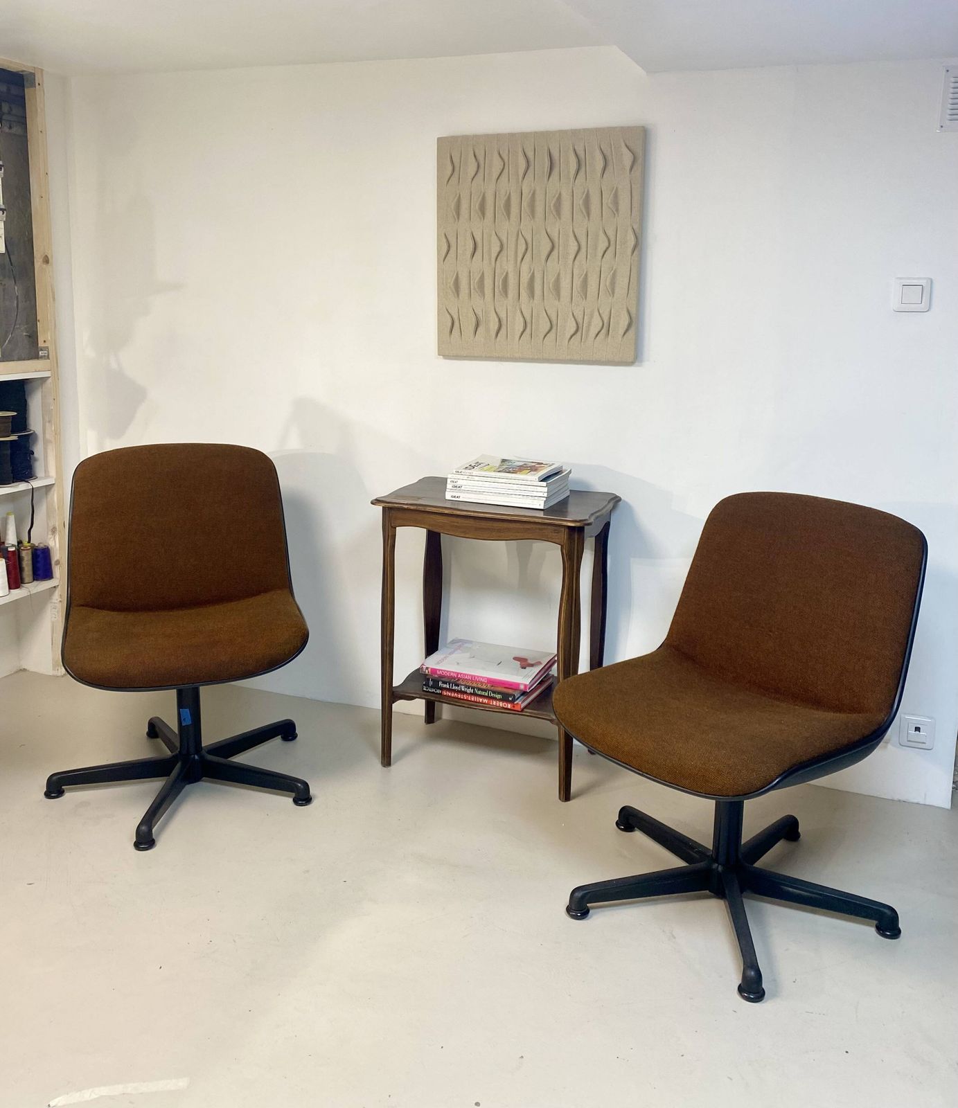 Pair Of Comforto Armchairs From The 1970s. photo vinterior