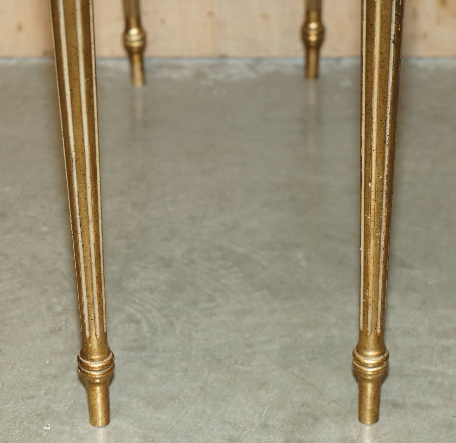 photo vinterior Vintage Italian Carved Style Console Table With Glass Mirrored Top
