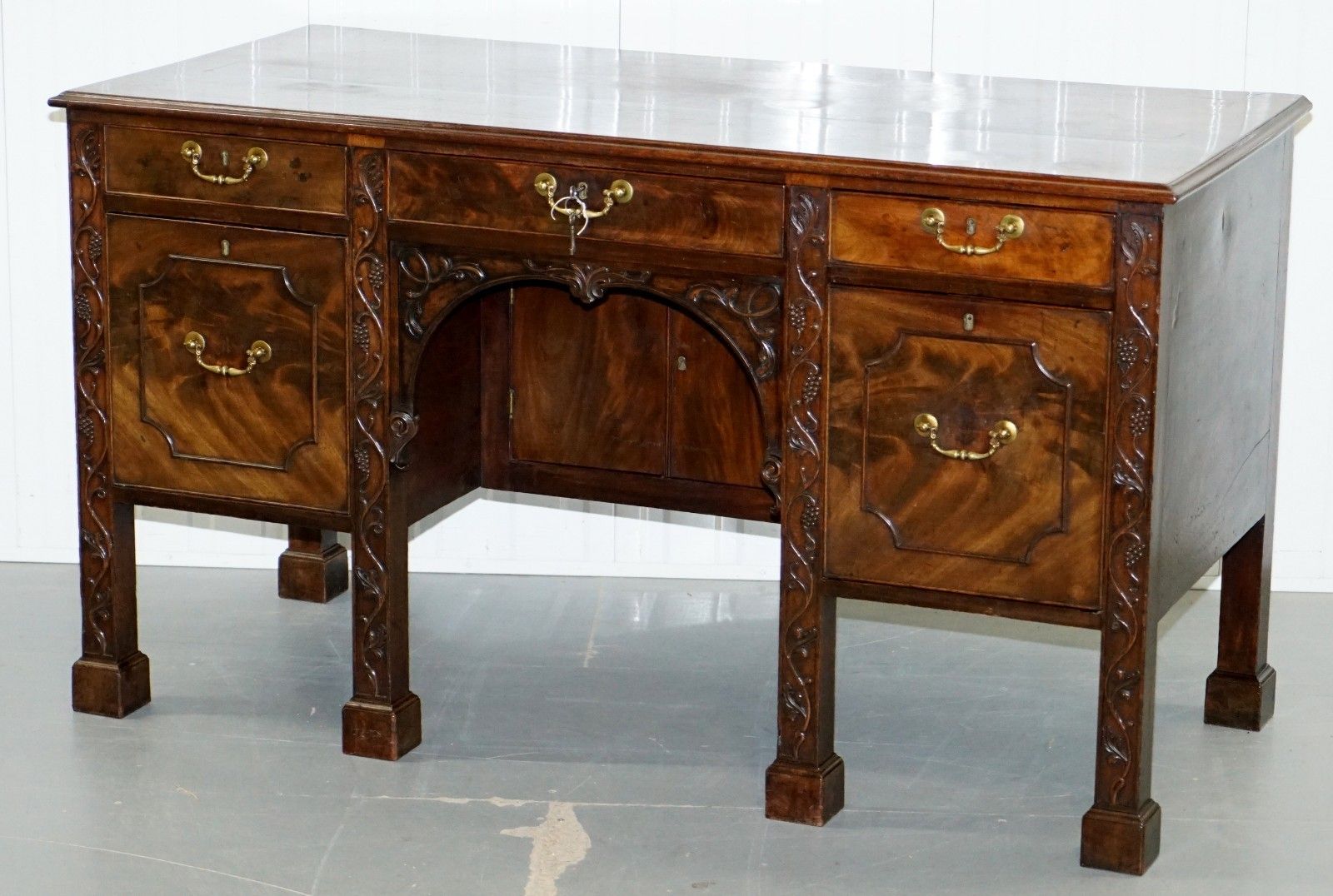 Viscountess Boyd's Ince Castle Rare George III Mahogany Sideboard Chippendale photo Furniture