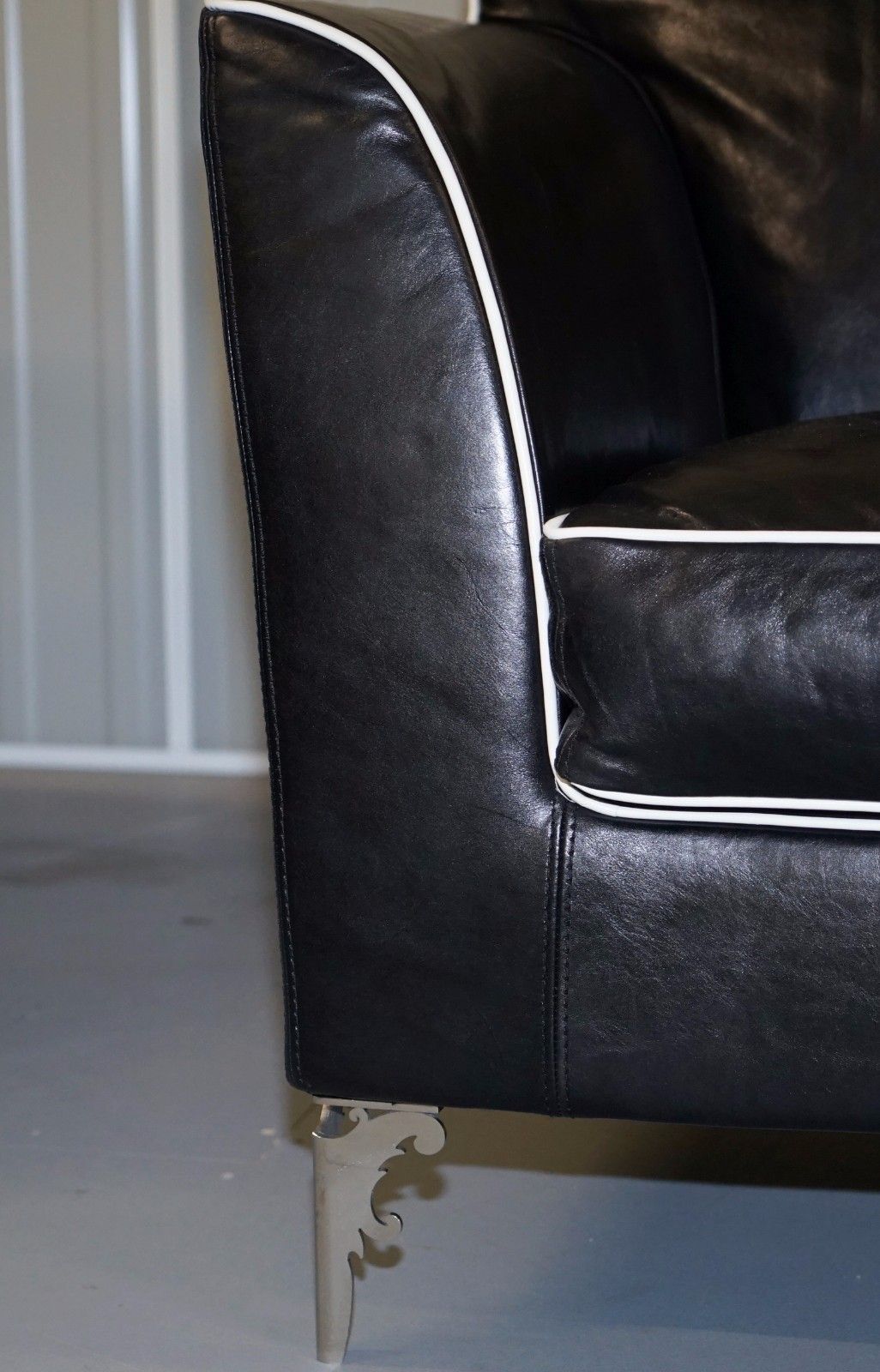 photo furniture Pair Of Rrp £18,000 Cavalli Nella Vertrina Avalon Leather Contemporary Armchairs