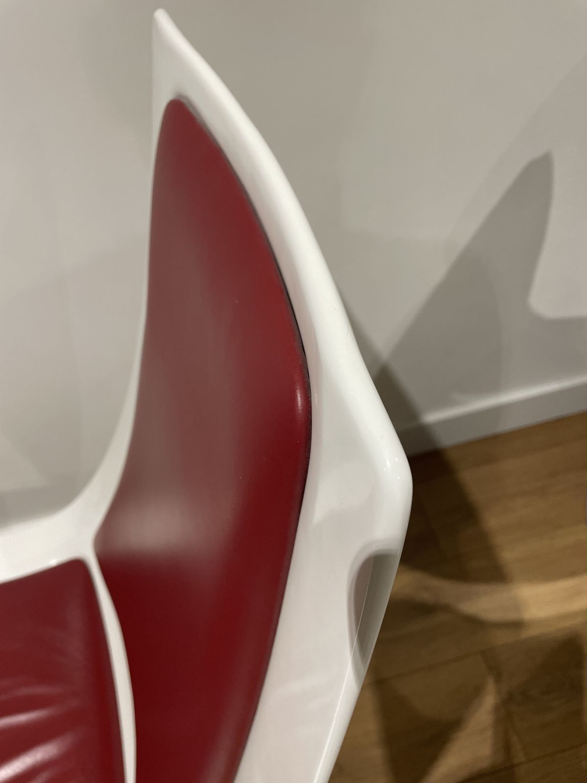 Bo Concept Xpo Swivel Chair 1990 White/Red Rare Immaculate photo for sale