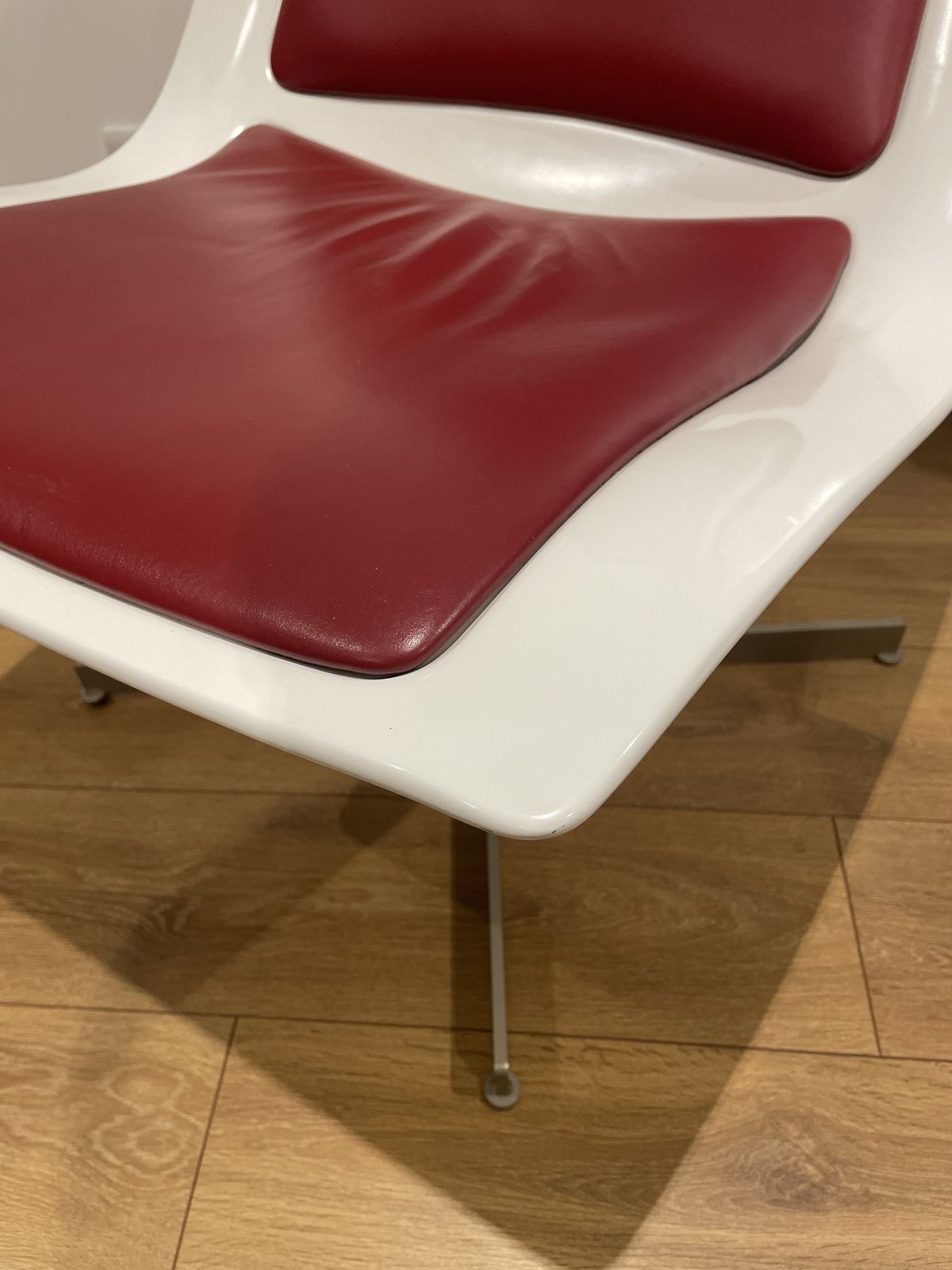 Bo Concept Xpo Swivel Chair 1990 White/Red Rare Immaculate photo Furniture