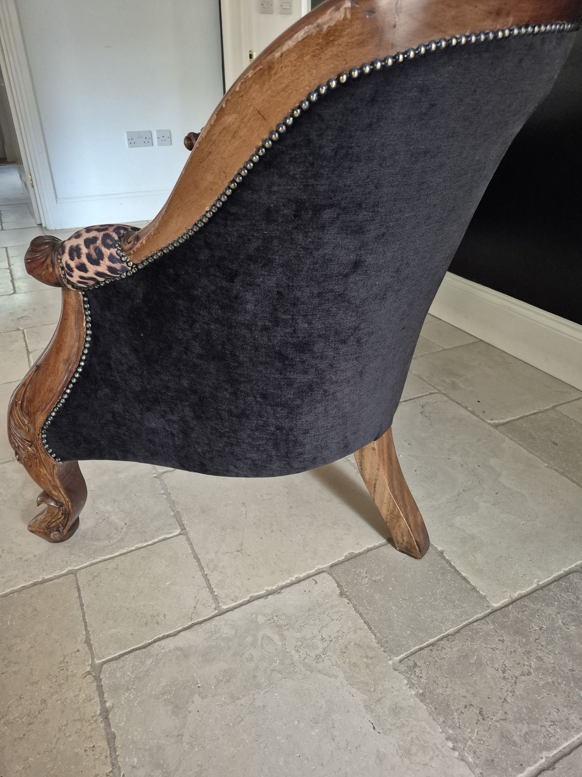 photo furniture Victorian Mahogany Chaise Longue   Leopard/Velvet Material