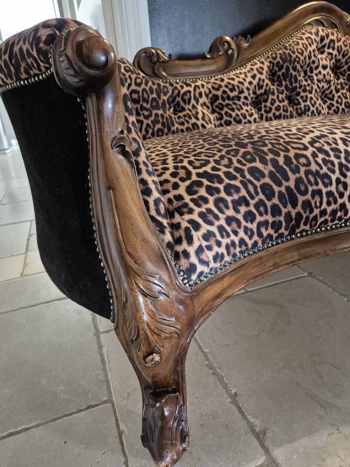 700.0 Victorian Mahogany Chaise Longue   Leopard/Velvet Material photo