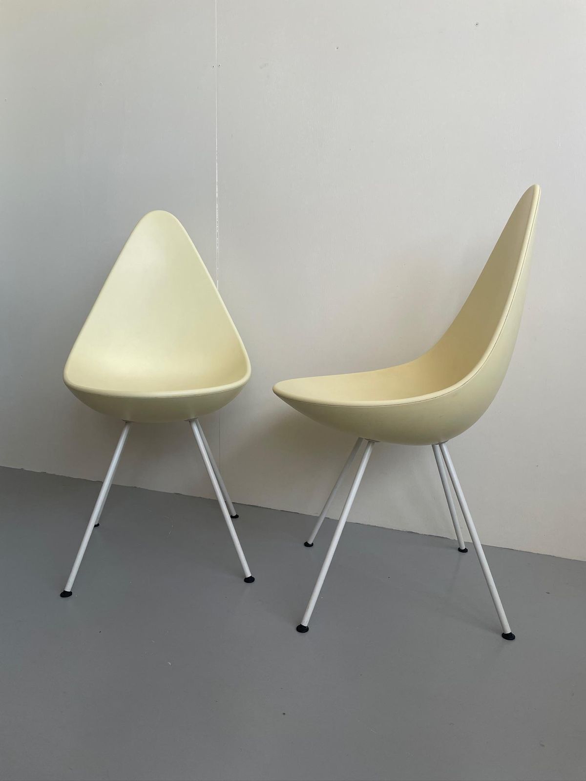 Pair Of Off White Cream Drop Arne Jacobsen Danish Dining Chairs By Fritz Hansenplastic photo furniture