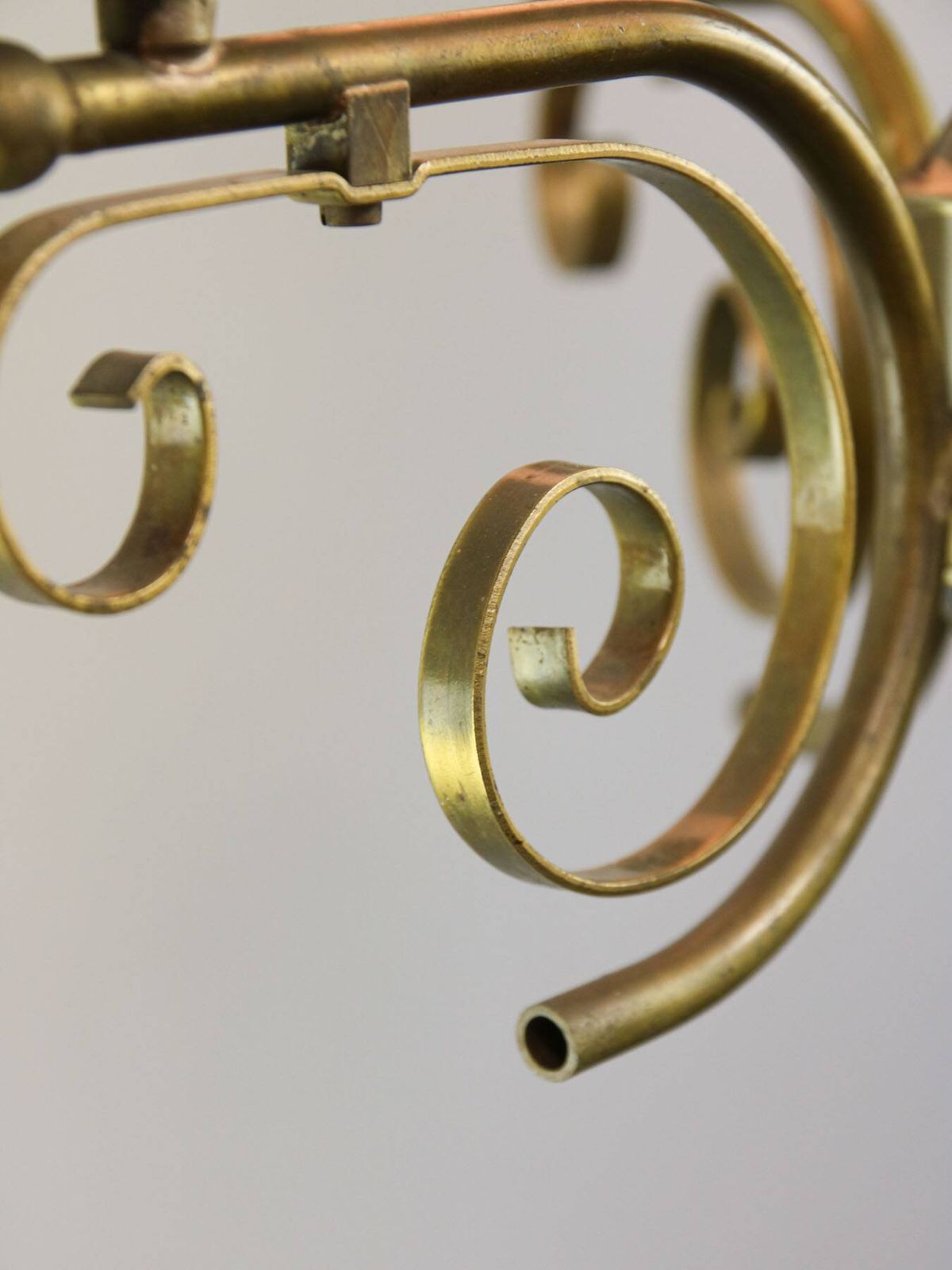 photo vinterior Vintage Italian Brass And Opaline Chandelier