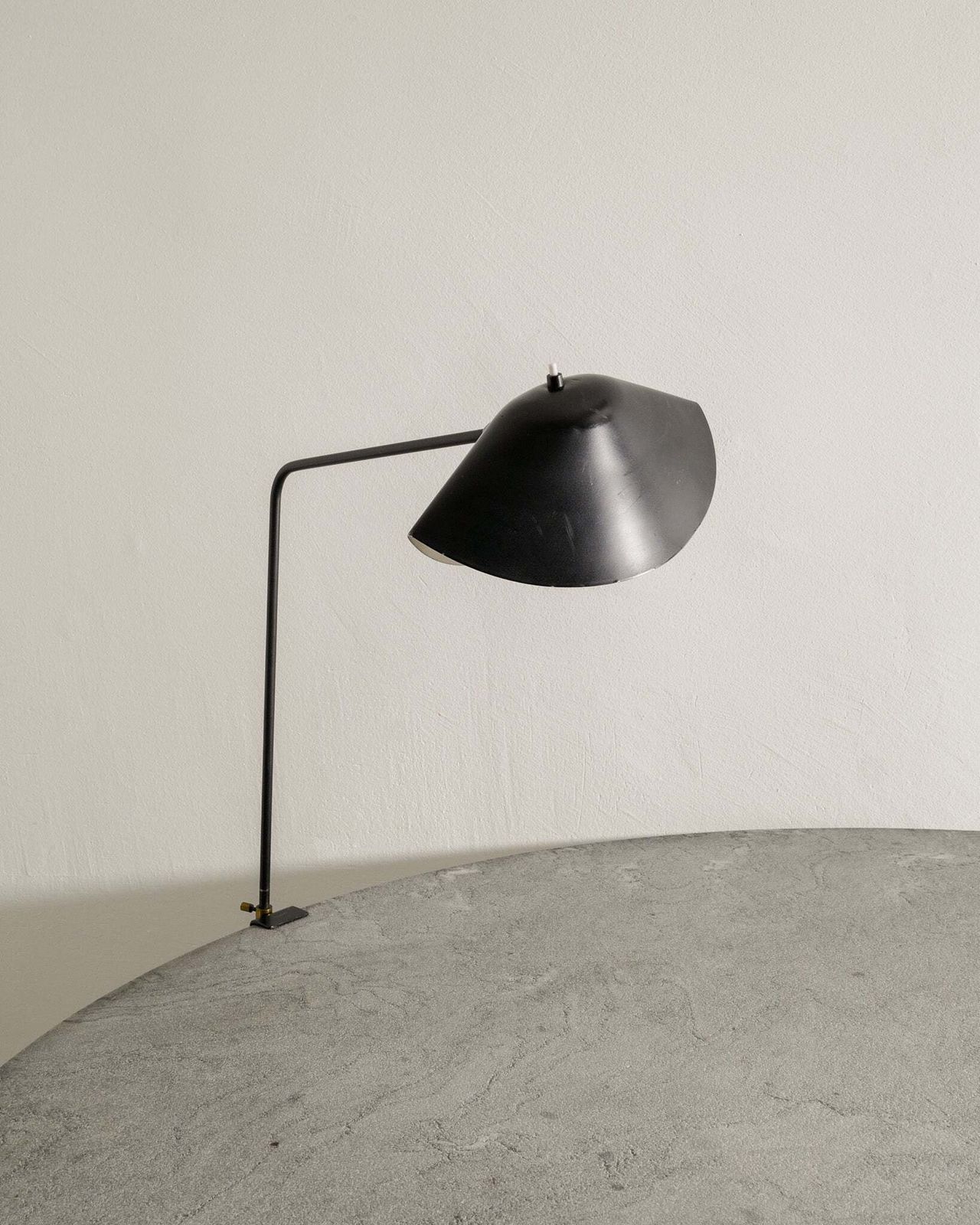 Original French Mid Century Black Agrafée Desk Clip Lamp Serge Mouille, 1950s photo Lighting