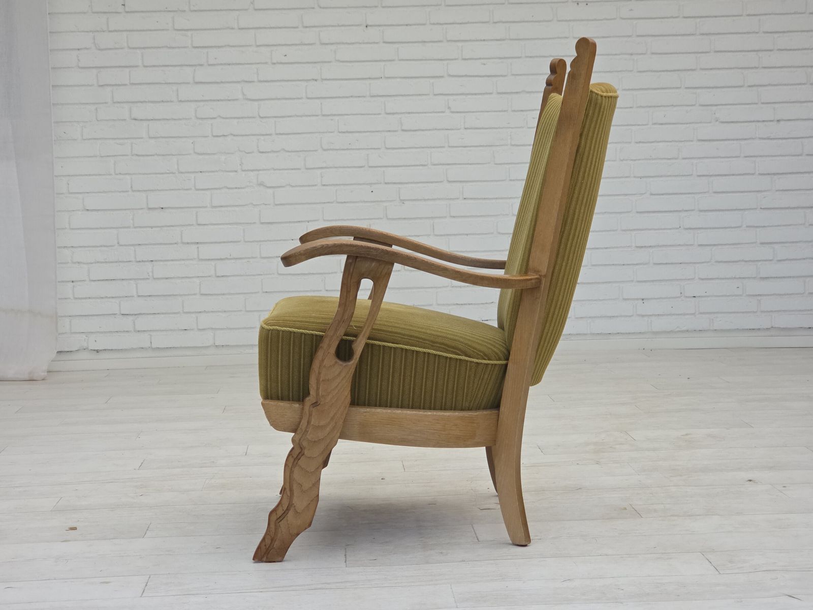 photo vintage 1970s, Scandinavian Armchair, Cotton/Wool Fabric, Solid Oak Wood, Original Condition.
