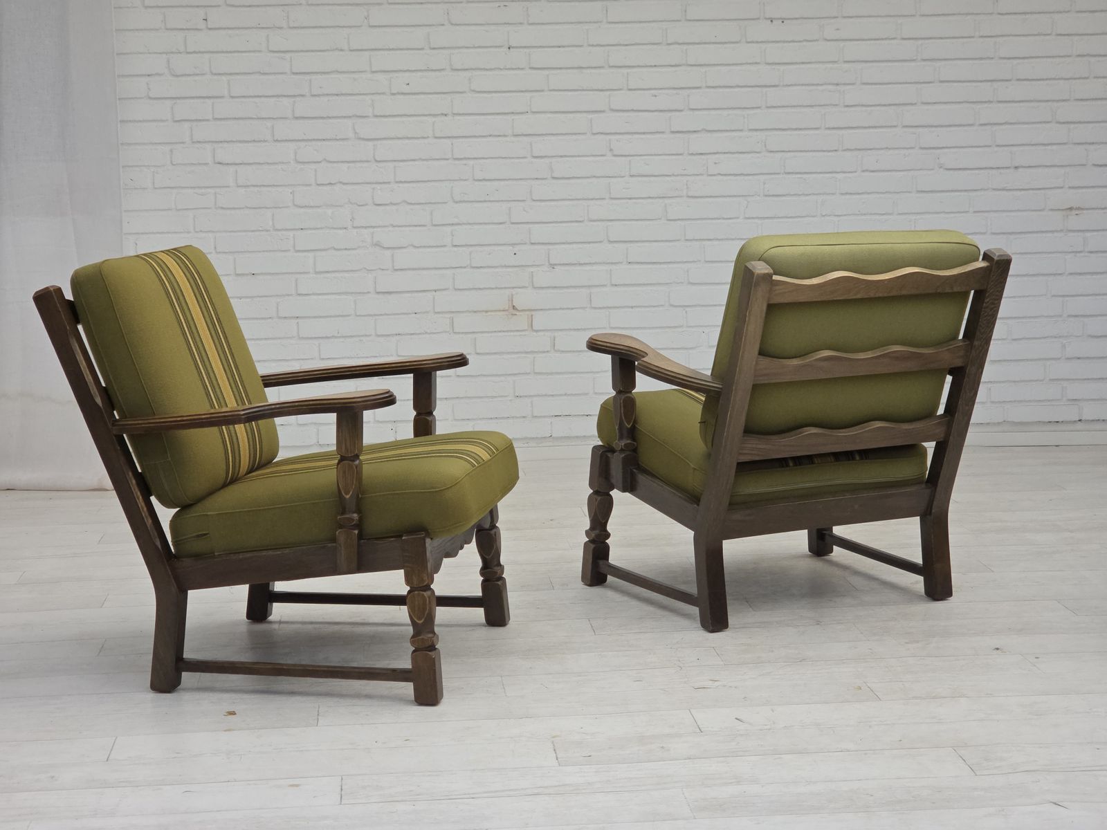photo vinterior 1970s, Pair Of Danish Armchairs, Original Green Furniture Wool, Solid Oak Wood.