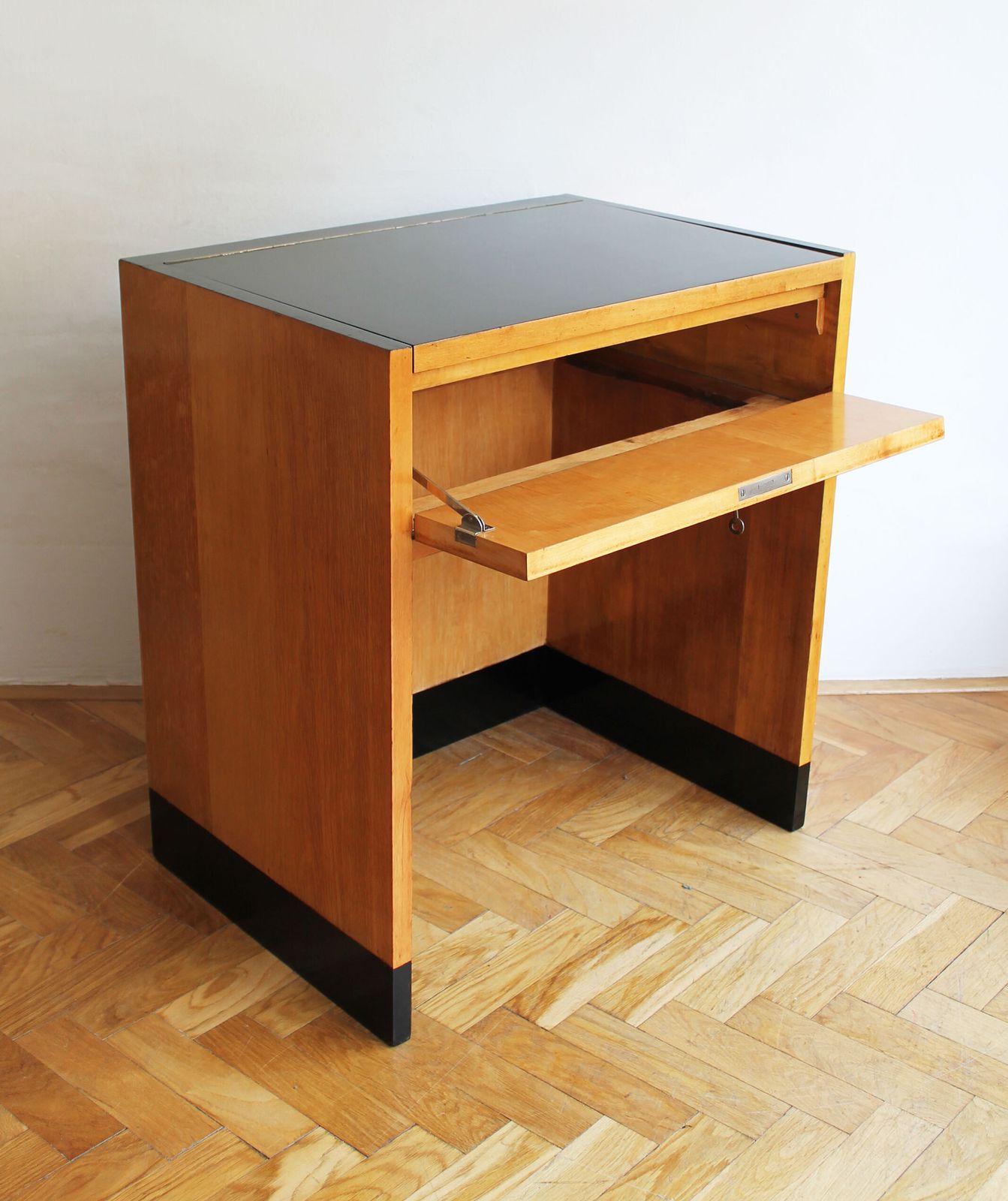 photo vinterior 1950s Modernist Dressing Table