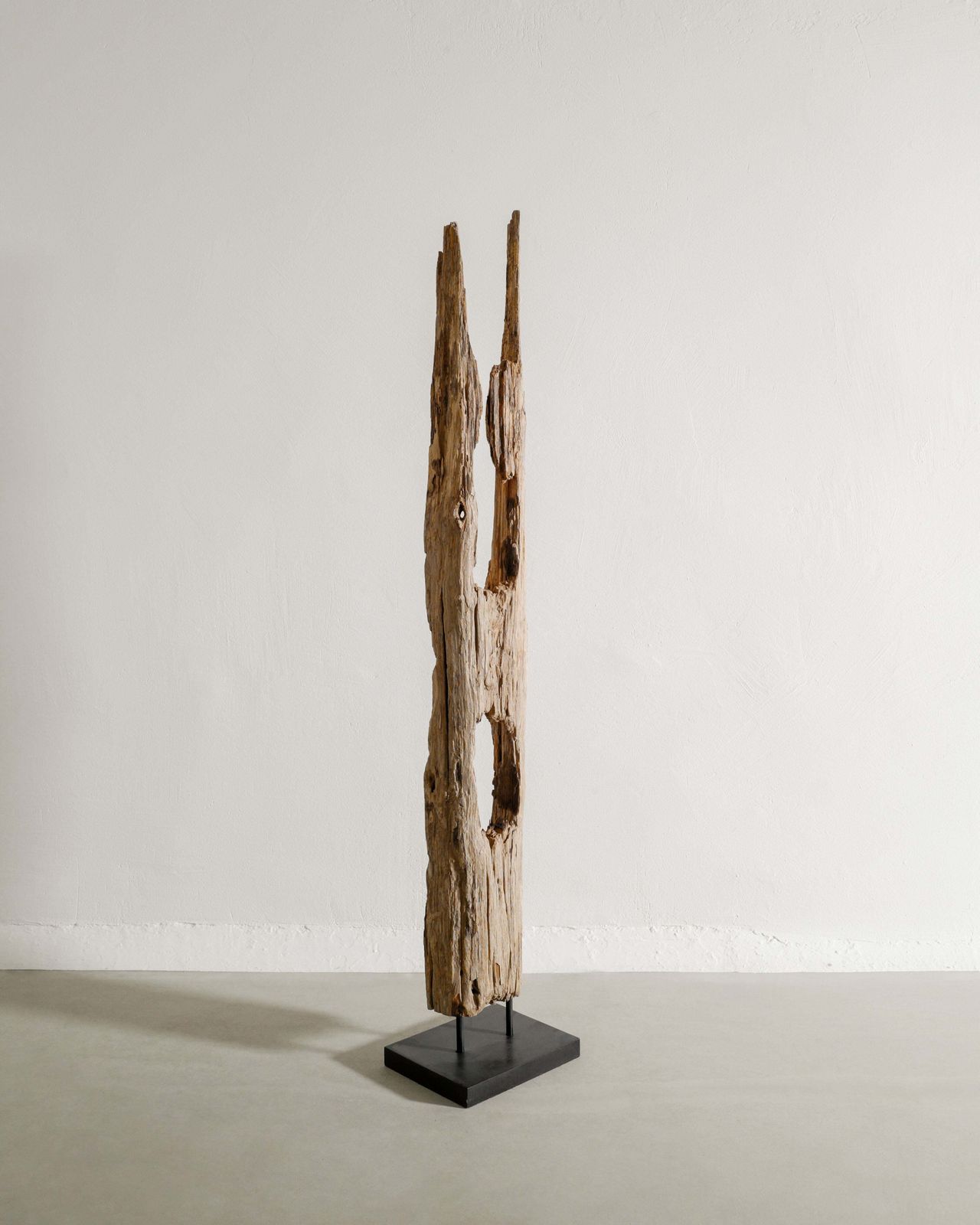 Vintage Wooden Floor Totem Sculpture In Patinated Driftwood On A Black Painted Foot, 1900s photo furniture