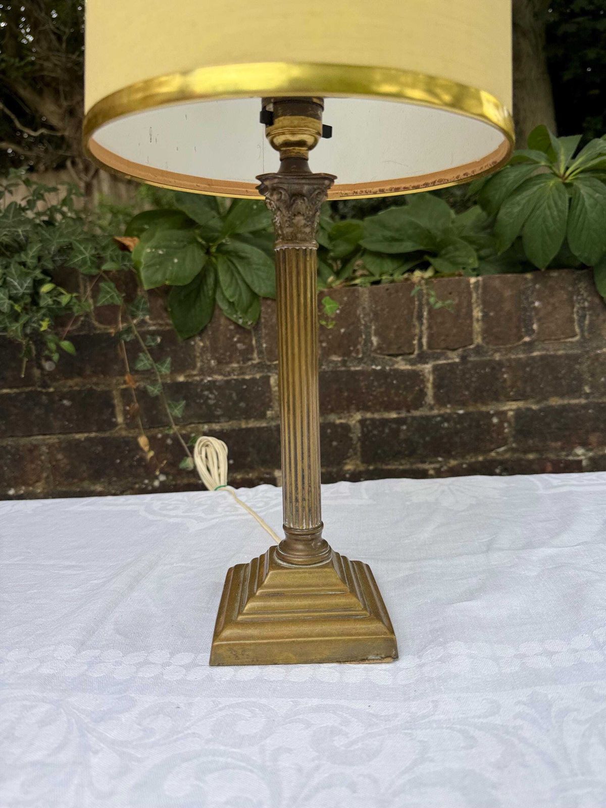Vintage 1960s–70s Brass Table Lamp With Original Drum Shade – Neoclassical Revival, Elegant Mid Century Lighting, Working photo vinterior