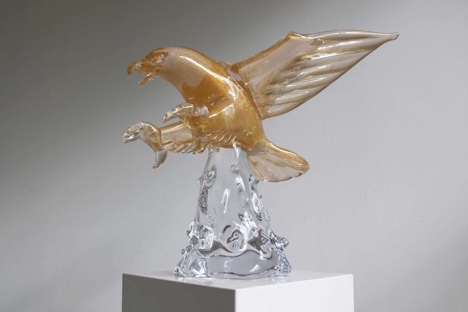 Gesigneerd Murano Glazen Adelaarssculptuur Van Arnaldo Zanella – Handgeblazen Kristal Met Goud, Mid Century Italiaanse Kunst photo furniture