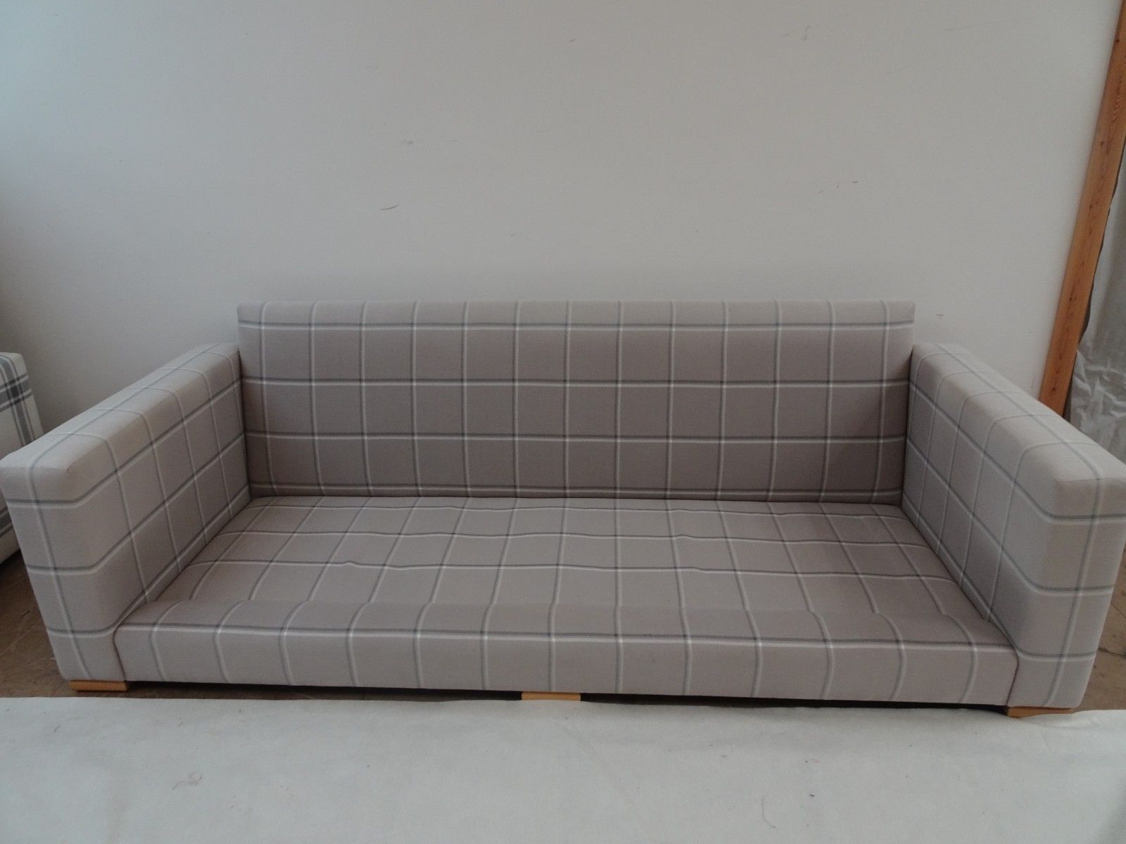 George Smith Large Square Arm Sofa In Soft Grey Check In Good Condition photo vintage