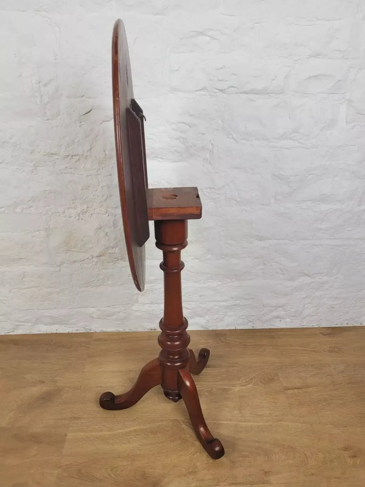 photo vintage Victorian Tilt Top Table Mahogany English Mahogany