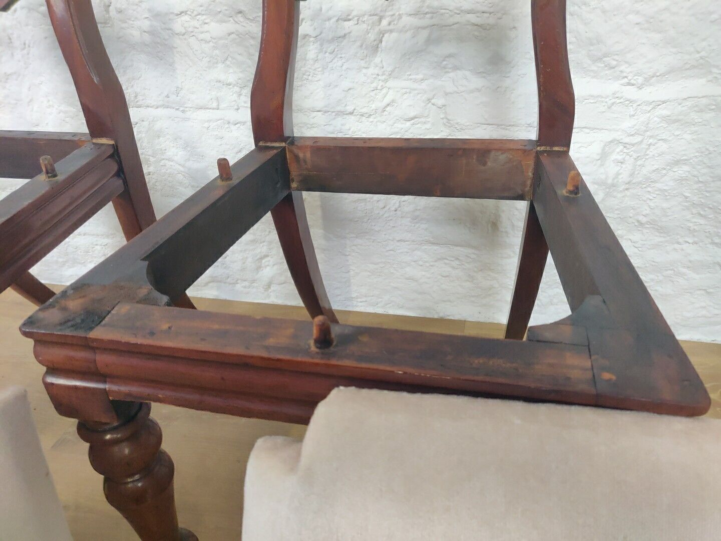photo vintage James Reilly Dining Chairs Pair Bulls Eye Ornate 19thc English