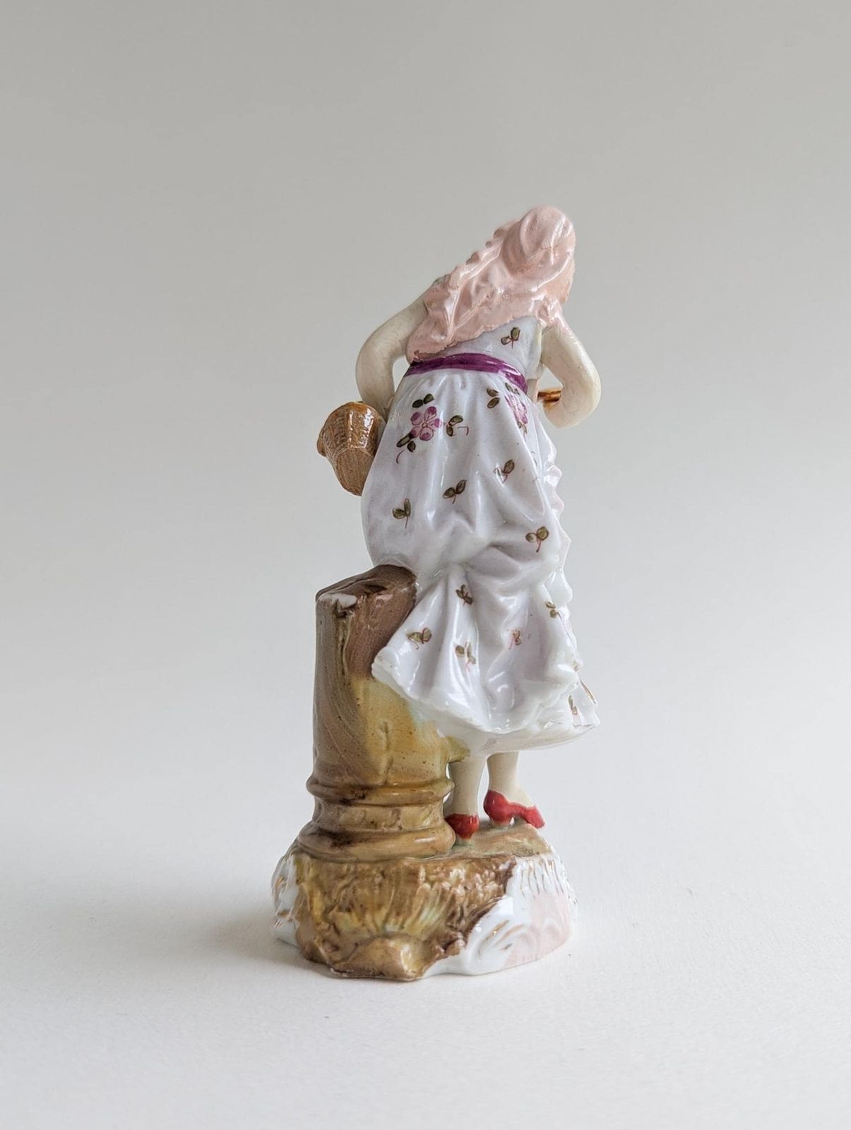 1880s Triebner, Ens & Eckert Figurine Of Woman Gathering Mushrooms, Highly Collectable Antique German Porcelain Figurine photo vintage