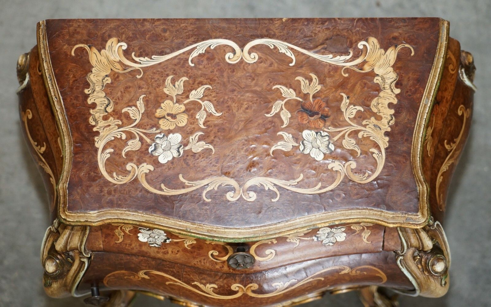 Fine Pair Of Italian Marquetry Inlaid Burr Walnut Bedside Bombe Chest Of Drawers photo 2950.0