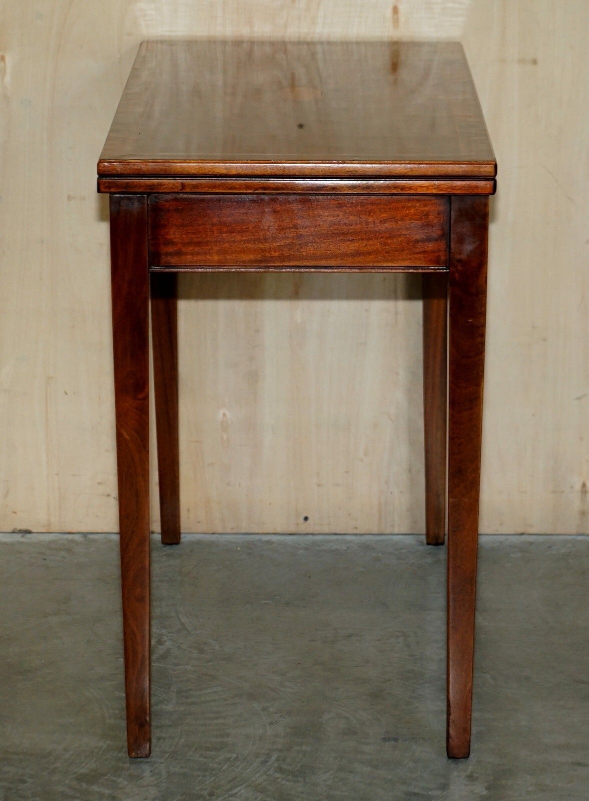photo furniture Fine Antique Sheraton Burr & Burl Walnut Card Games Table With Satinwood Detail