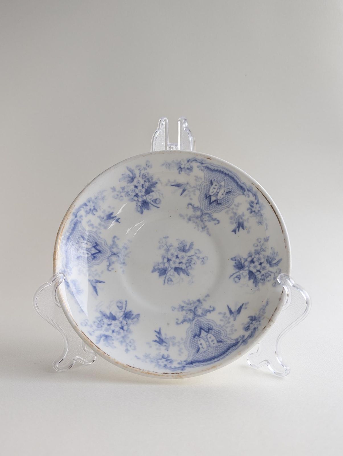 Set Of Four Vintage Transferware Pieces With Gold Rim, Blue And White Ceramic Plates And Bowl Set photo buy