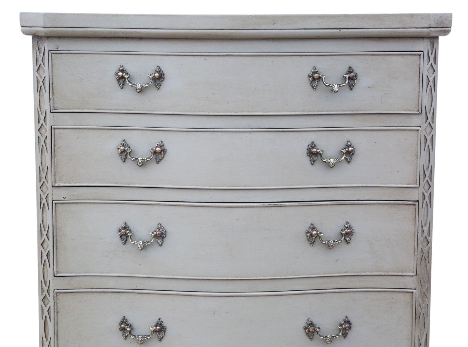Vintage Georgian Revival Painted Serpentine Chest Of Drawers – Mid 20th Century Quality Furniture photo vinterior