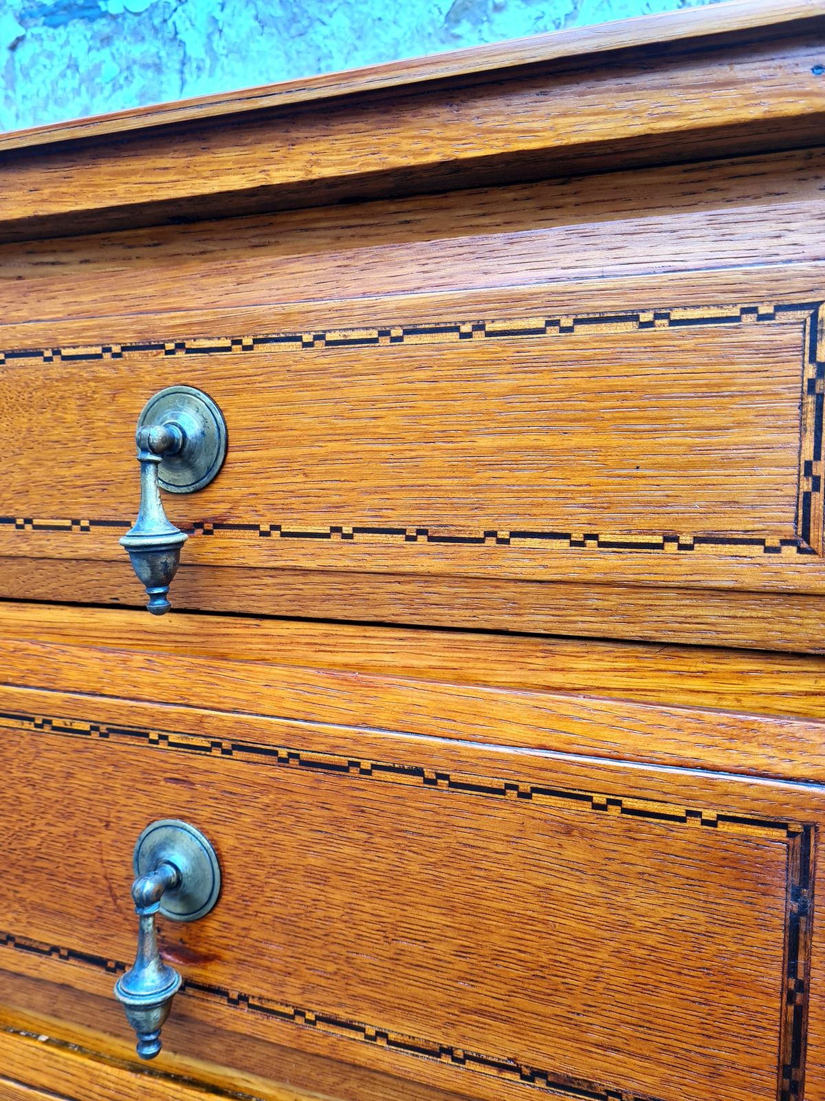 photo vintage Vintage Oak Chest Of Drawers, 1930s Large Five Drawer Large Chest Highly Detailed