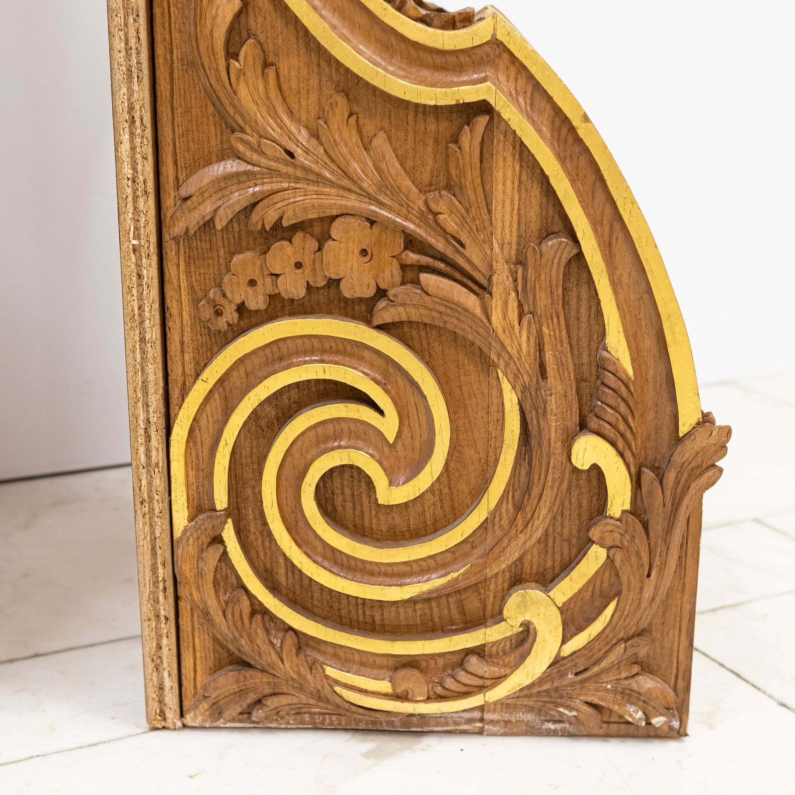 Pair Of Monumental Carved Oak Corbels From Clothworkers Hall, London photo vinterior