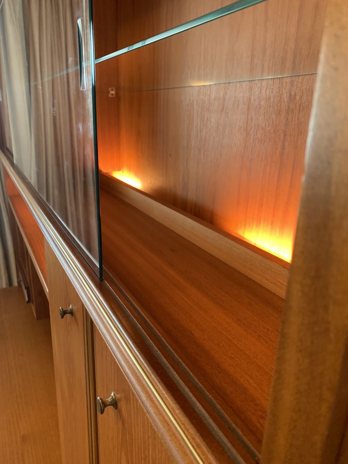 photo vinterior Beithcraft Illuminated Display Cabinet