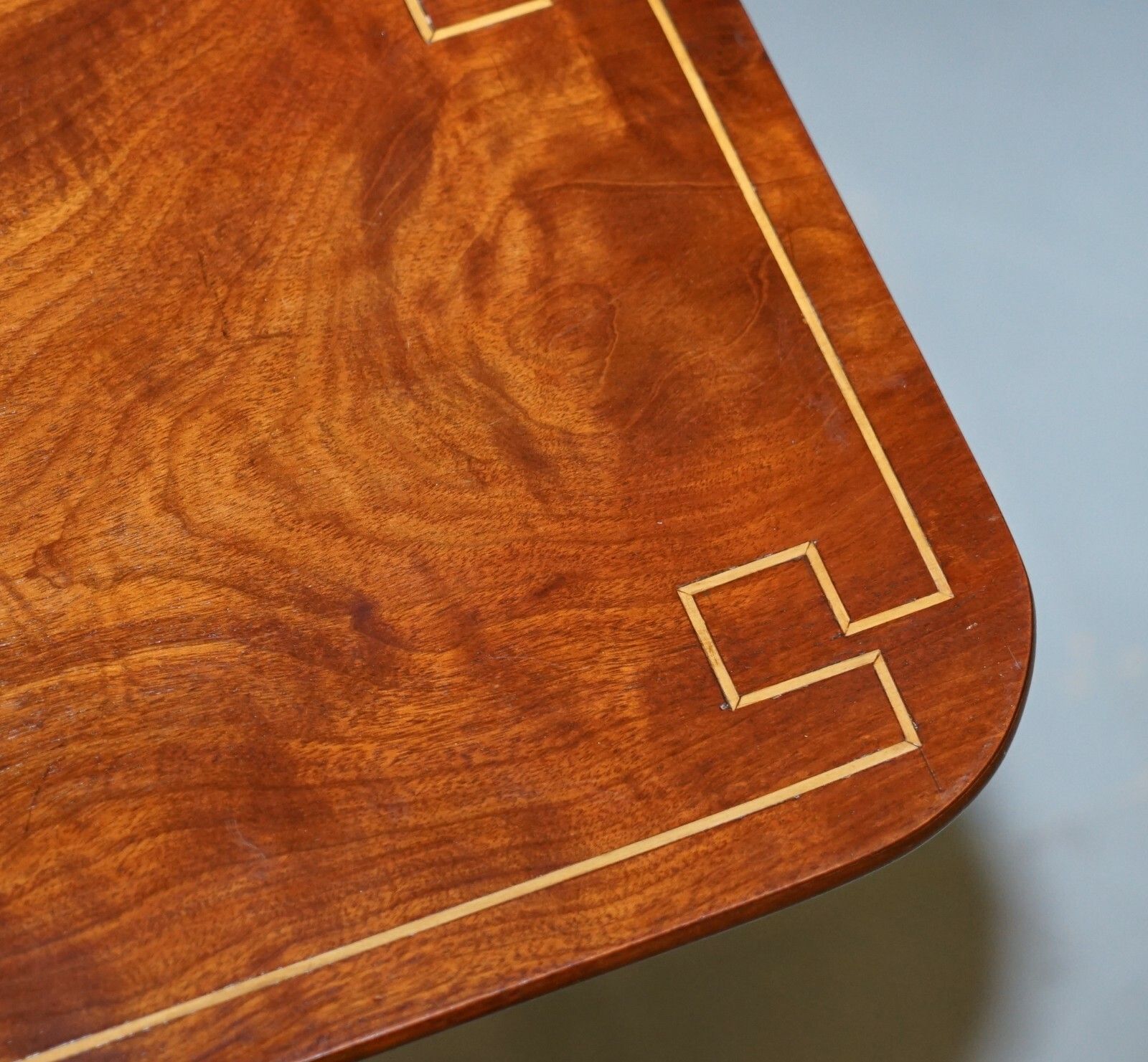 Pair Of Vintage Flamed Walnut & Inlaid Regency Style Tripod Side End Lamp Tables photo vinterior