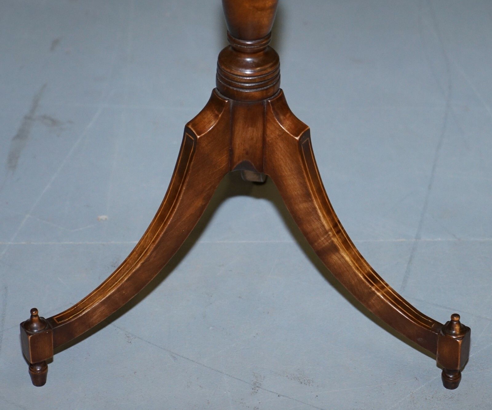 Pair Of Vintage Flamed Walnut & Inlaid Regency Style Tripod Side End Lamp Tables photo vintage