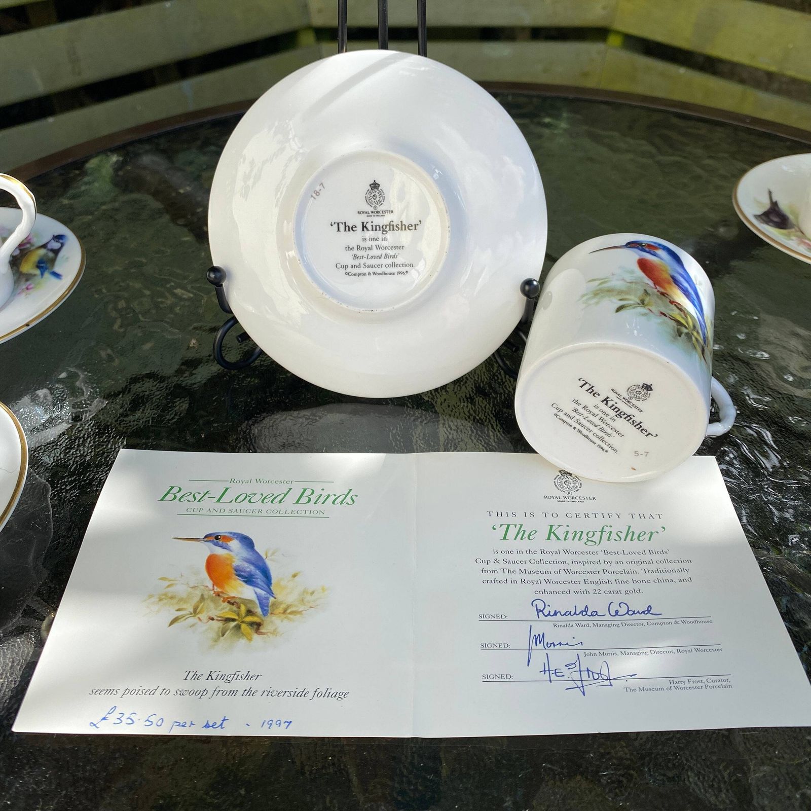 Beautiful Royal Worcester 'Best Loved Birds' 22 Carat Gilded Porcelain Cup & Saucer Collection photo 125.0