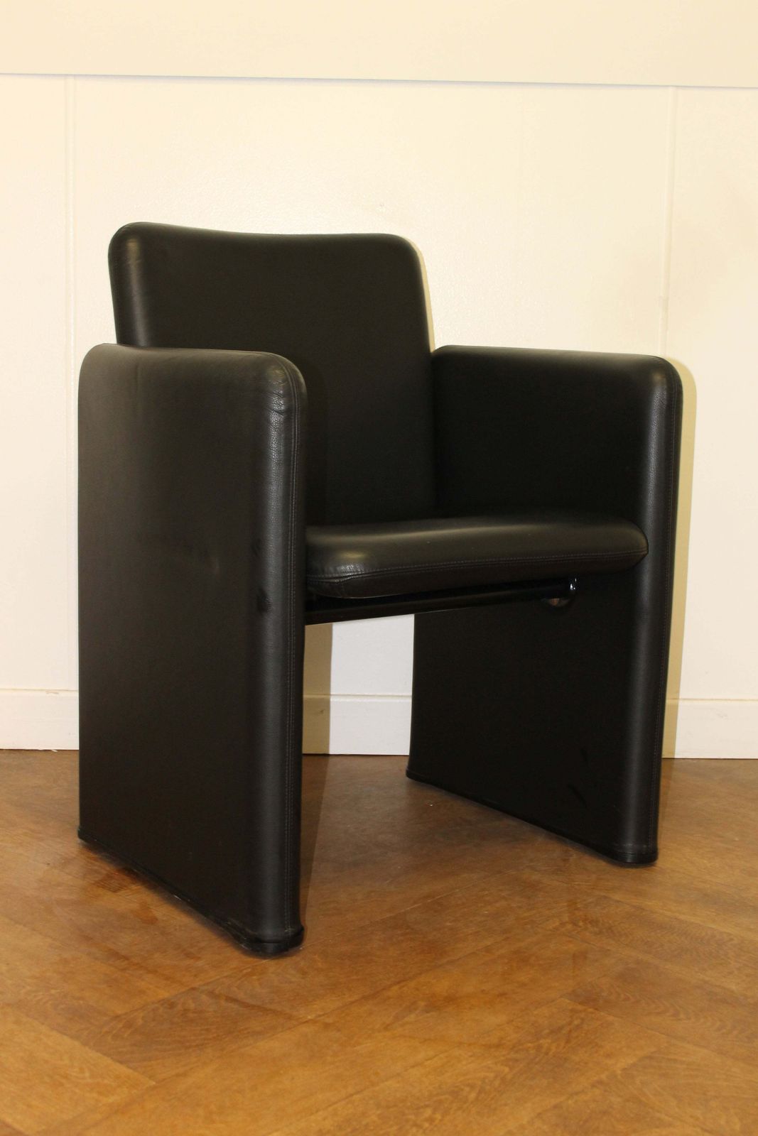 Used Vintage Model 148 Armchairs By Osvaldo Borsani Black Leather (10 X Available)
