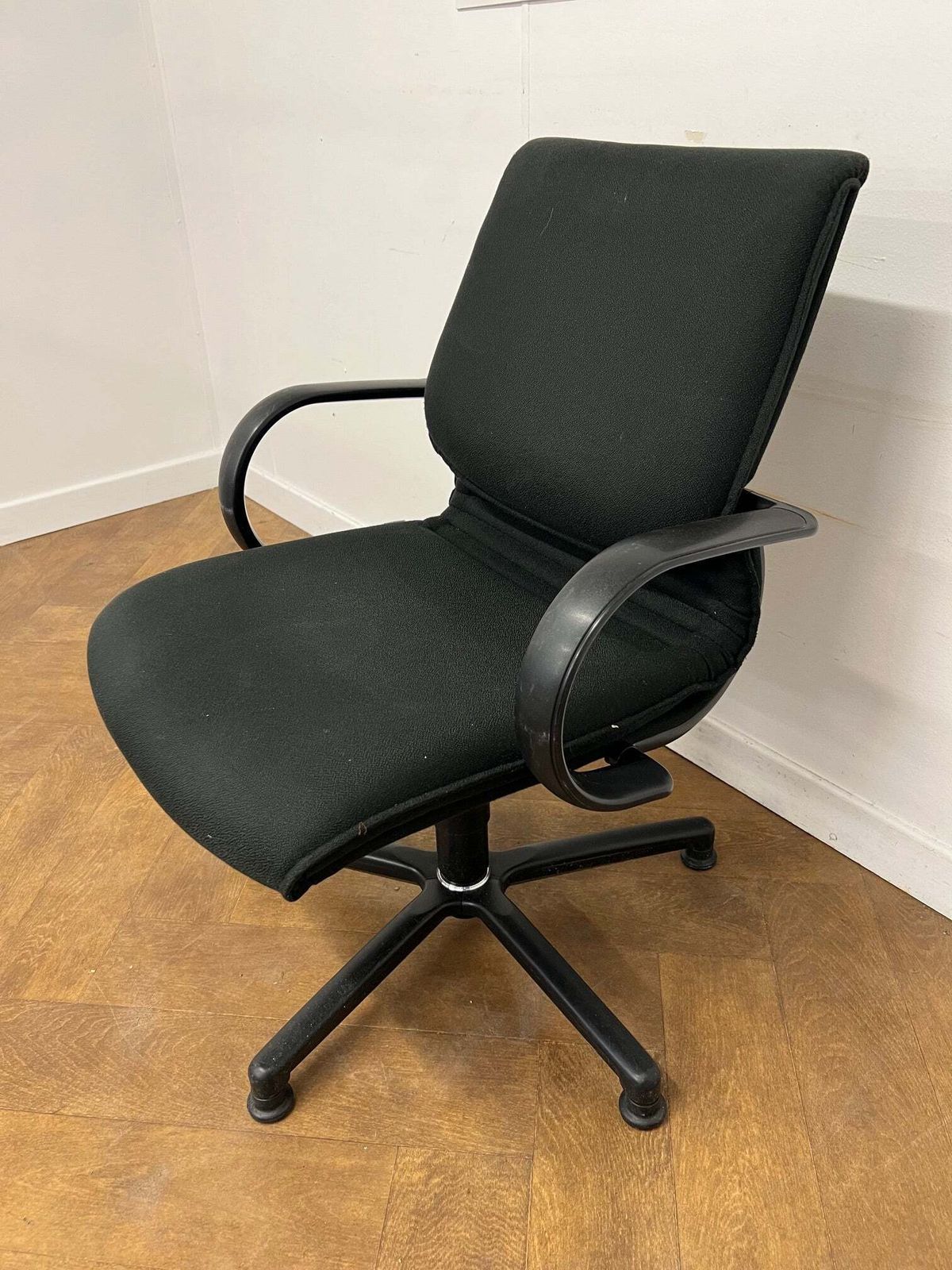 Vintage Comforto Black Cloth Swivel Meeting Chair (Set Of 6) photo Furniture