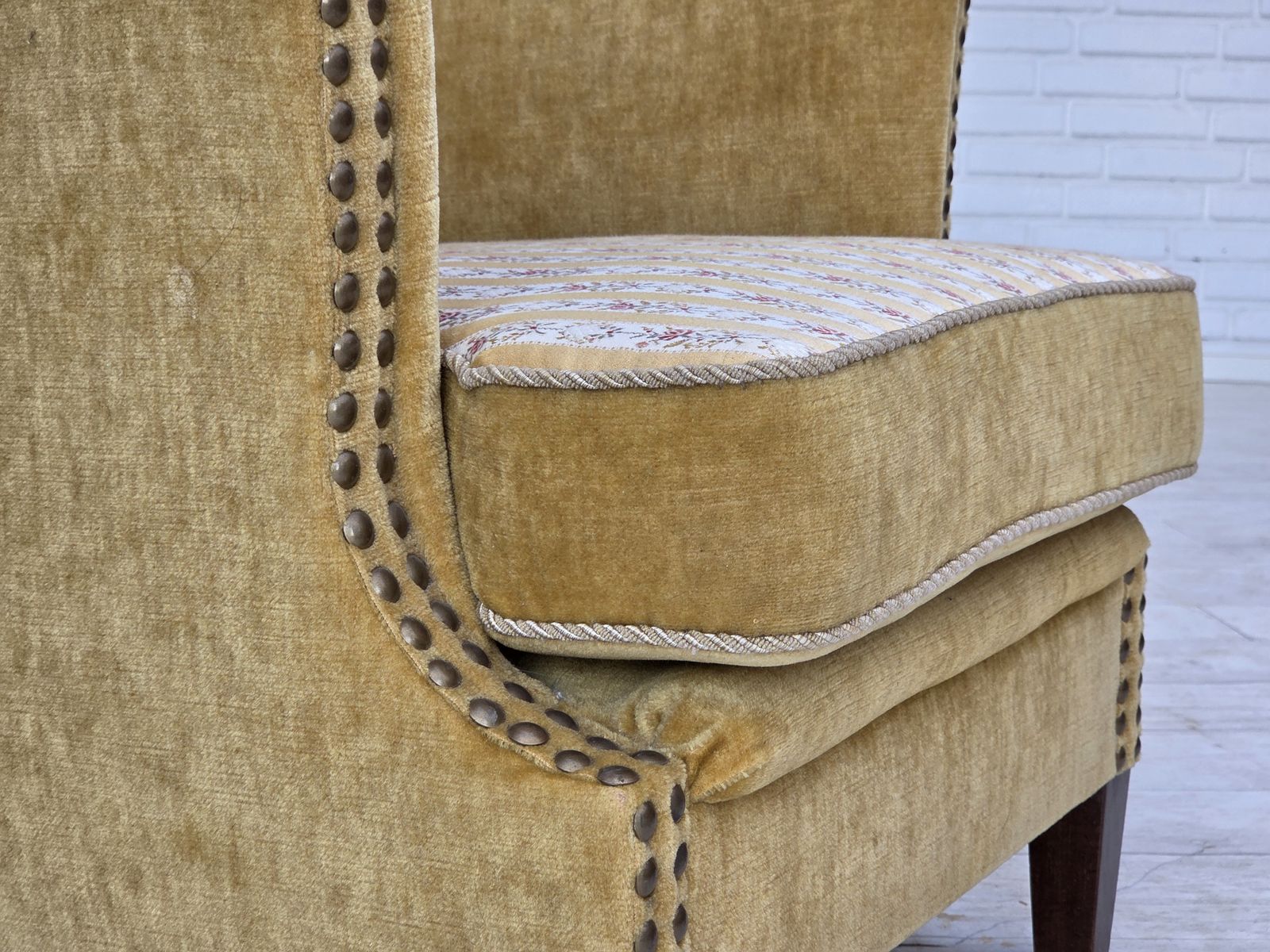 photo buy Ca. Jaren 1960, Deense Fauteuil, Honinggeel Meubelvelours, Goede Staat.