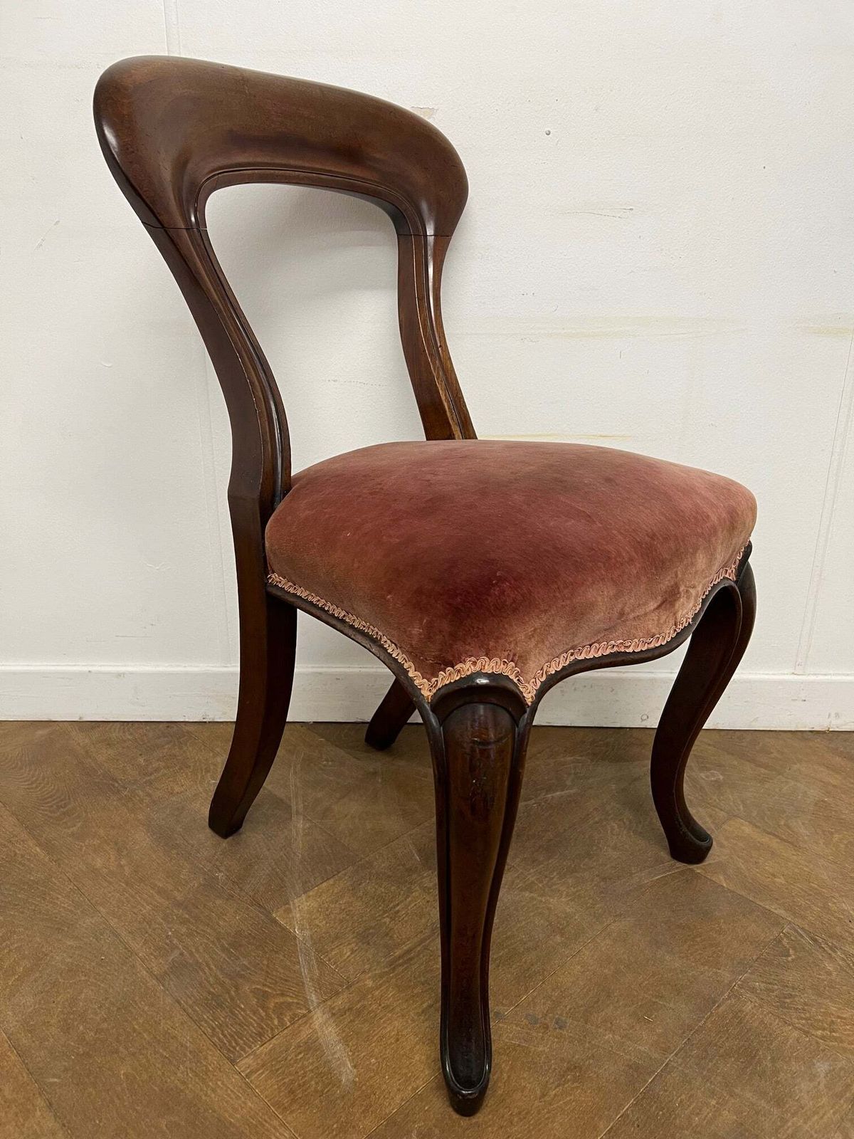 photo furniture A Set Of 8 Victorian Mahogany Hoop Back Dining Chairs With Cabriole Legs