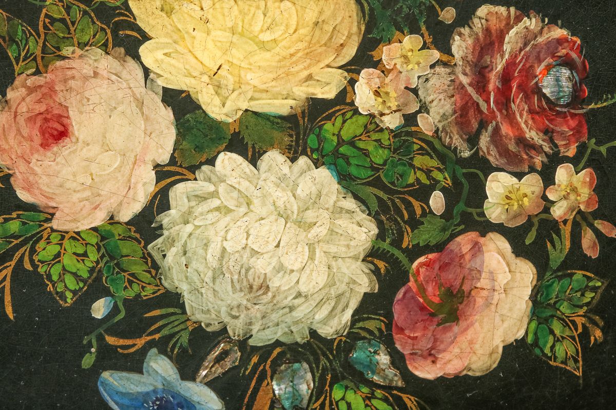 595.0 English Victorian Ebonised Chinoiserie Floral Papier Mâché Drinks Butlers Serving Tray (Circa 1870) photo