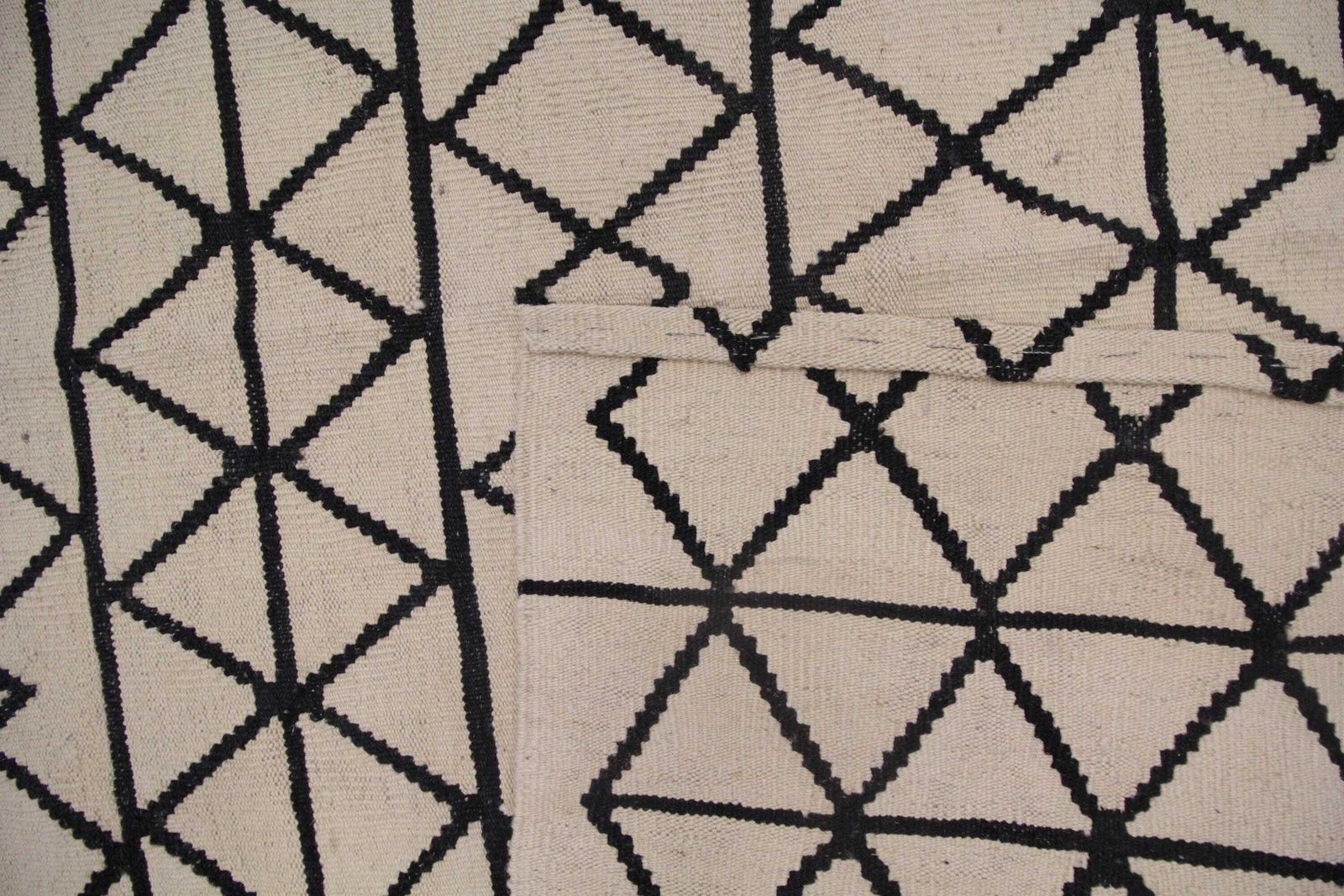 Cream & Black Wool Kilim Rug: Modern Geometric Flatweave Handmade Carpet (7.8 X 5.10 Ft.) photo Textiles